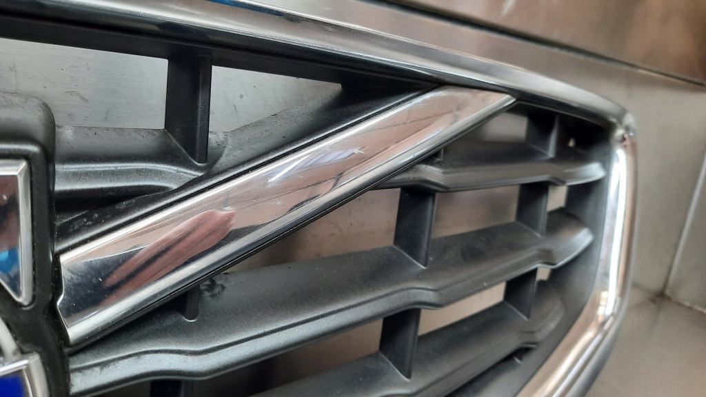 Volvo S60/V60 S60 Kühlergrill FRONTGRILL Kühlergitter 31323100 - Thumbnail 8