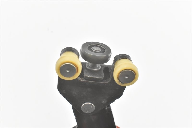 ROLKA DRZWI PRZESUWNYCH PRAWY DÓŁ PROACE II SCUDO III EXPERT III Producent części Toyota OE