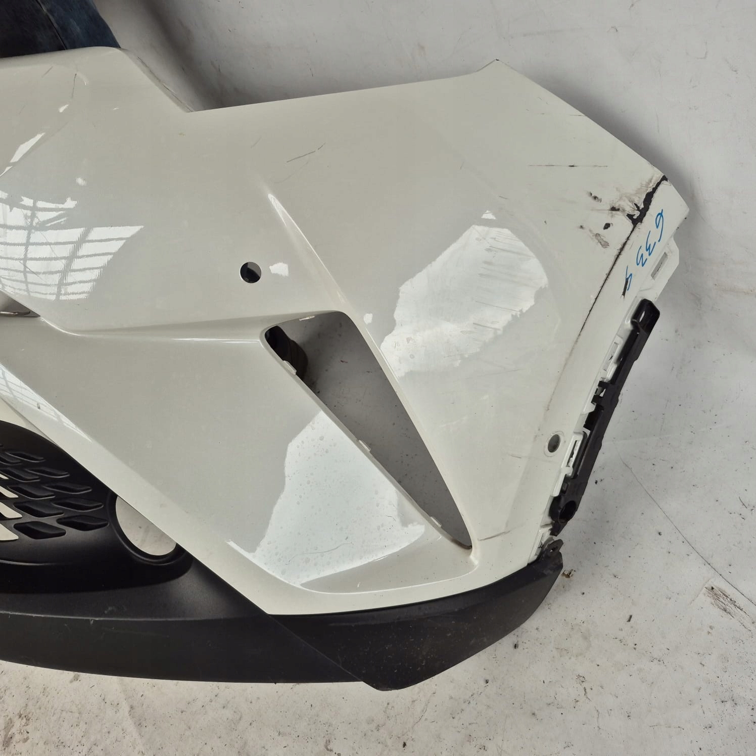 TOYOTA C-HR and 1 16-19 bumper front front PDC