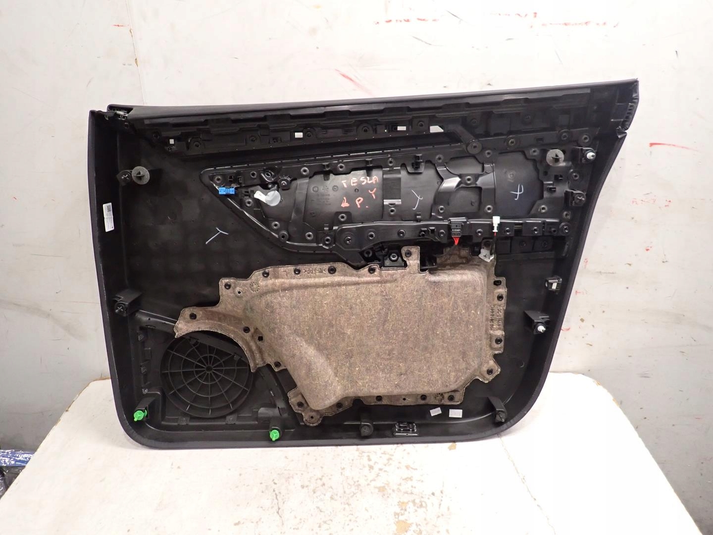 side upholstery door left front TESLA Y 2020- 1641809-00-A