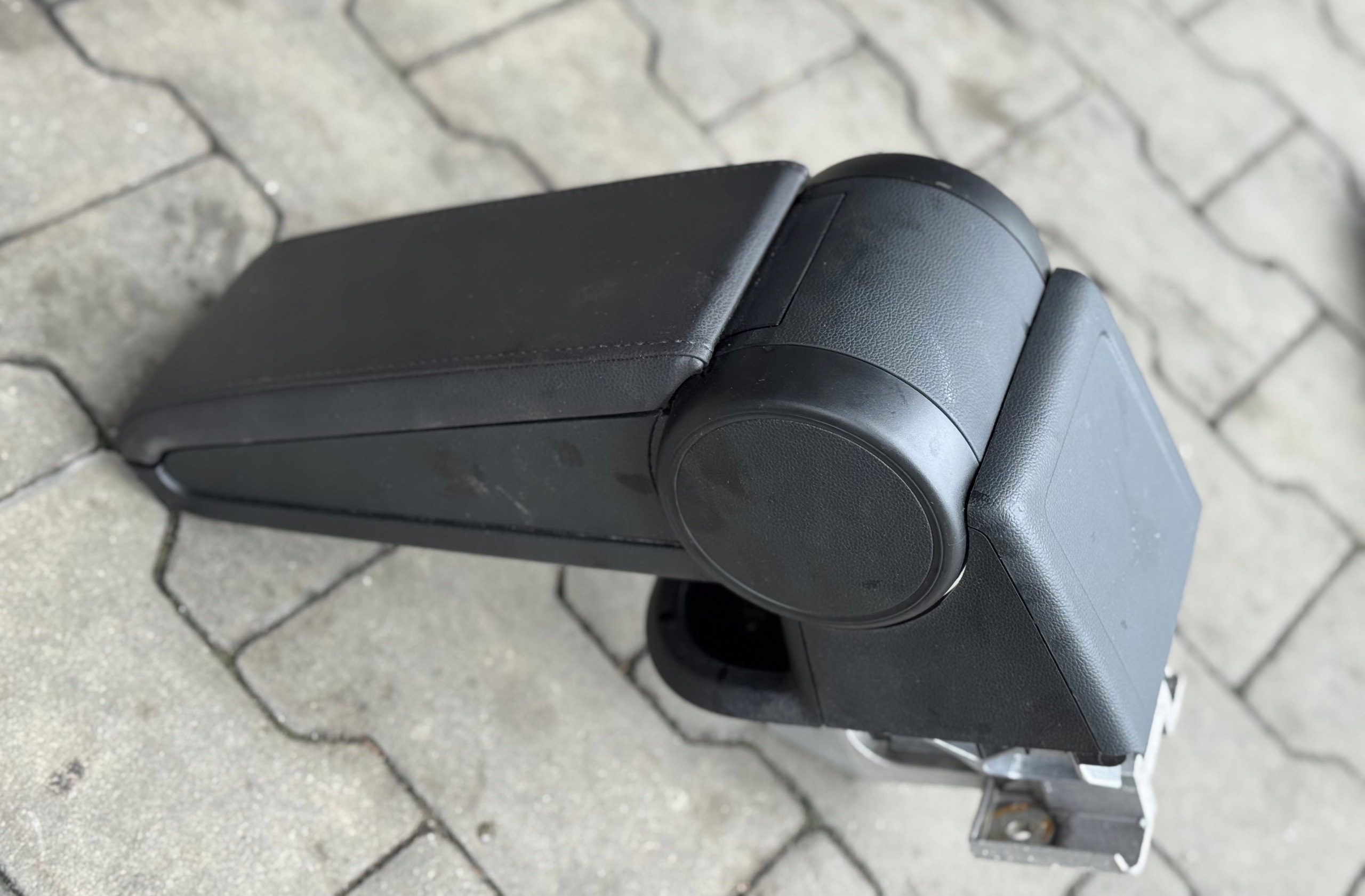 armrest central TUNELU METERIAL VW BEETLE II 5C 5C5864207
