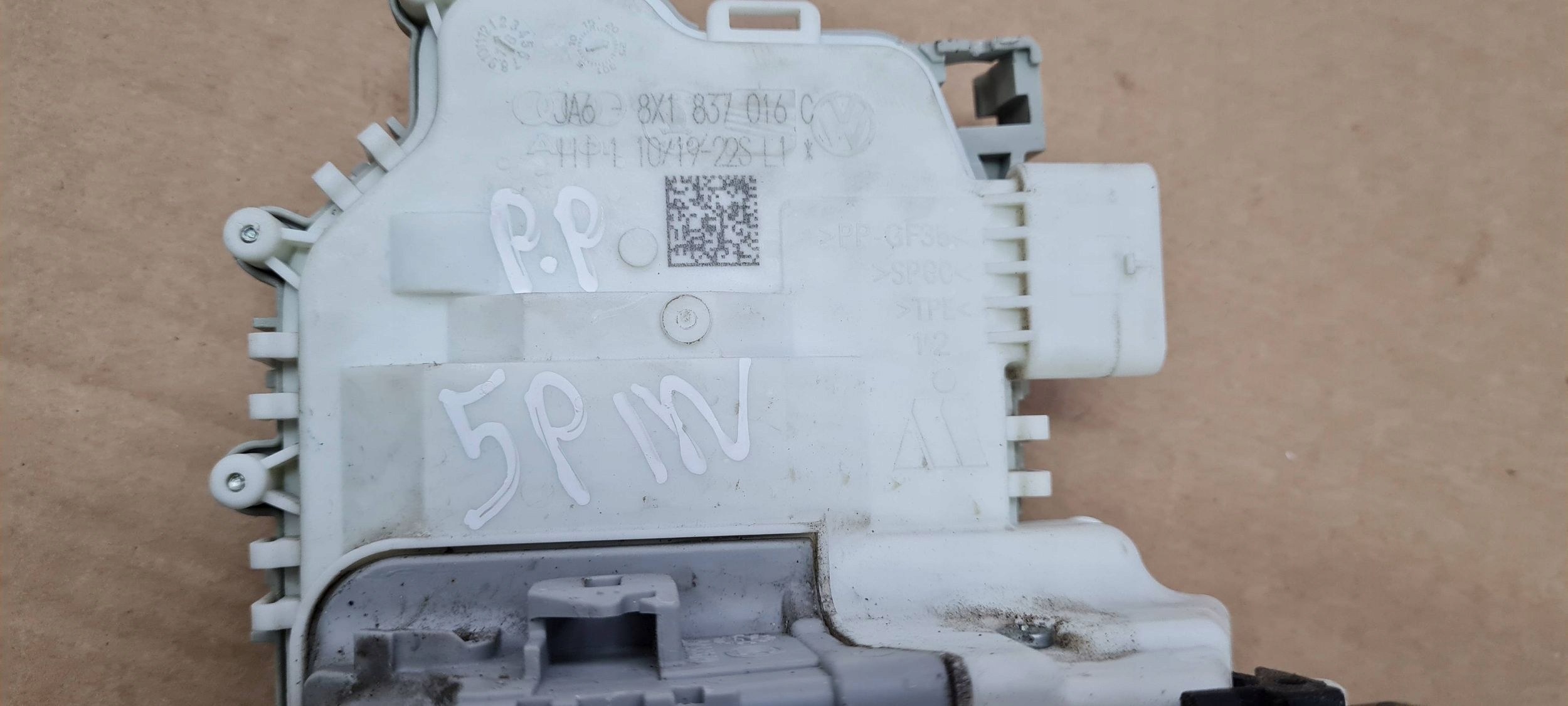 SQ5 80A Q5 lock door right front 8X1837016C 5PIN A4 B9 A5 A3 8V