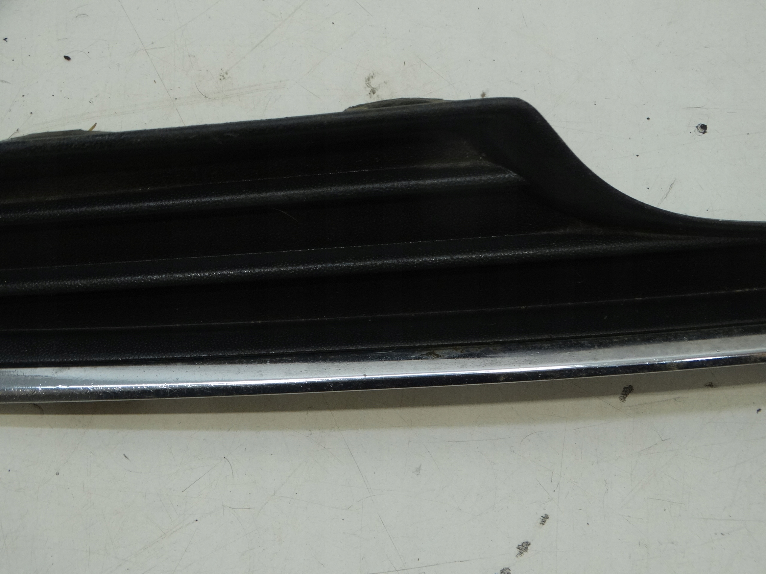 grid grille of a bumper right front VW GOLF VII 5G0853666A