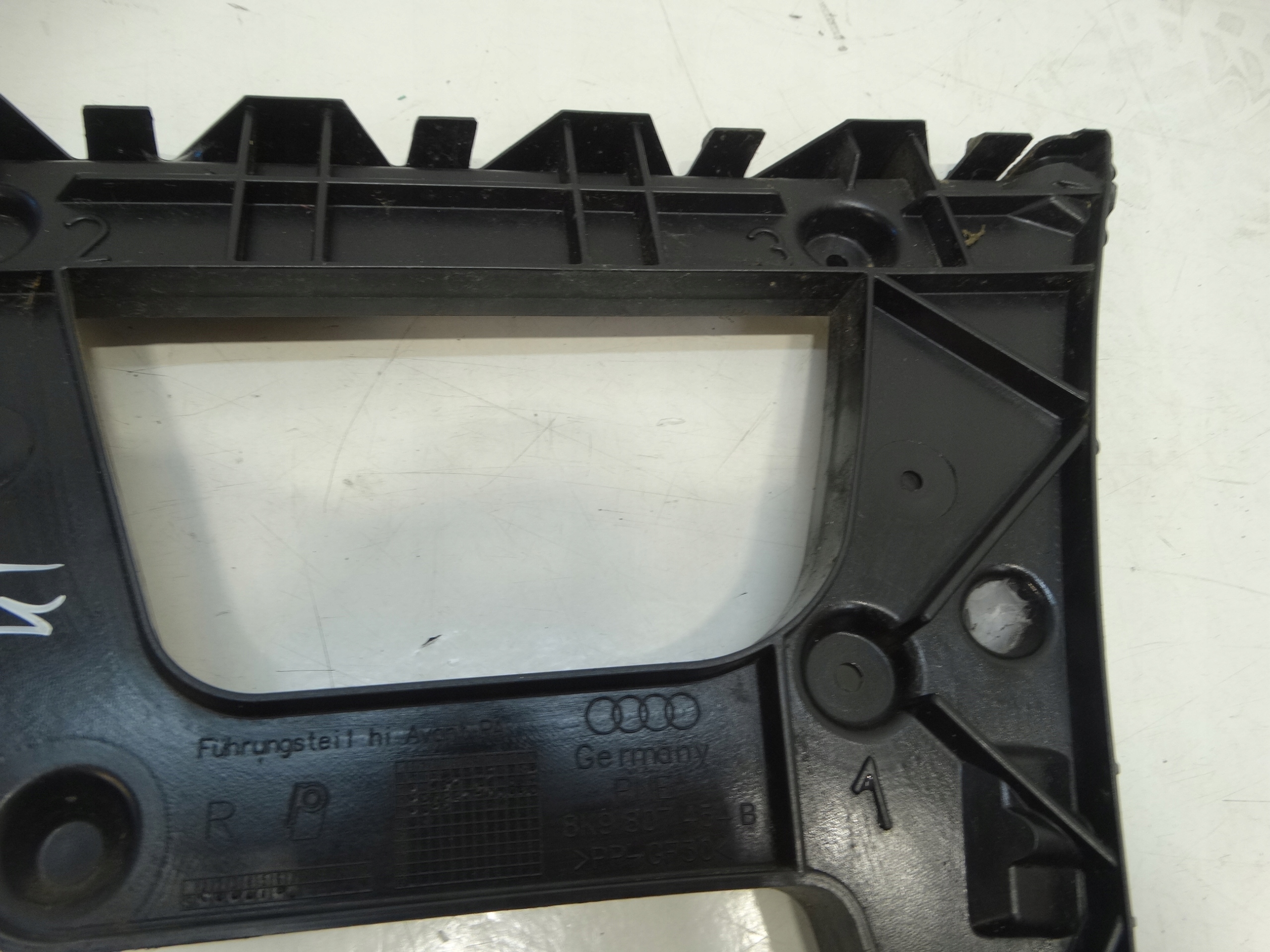 Support Support plaque Pare choc Droite Arrière AUDI A4 B8 8K9807454B