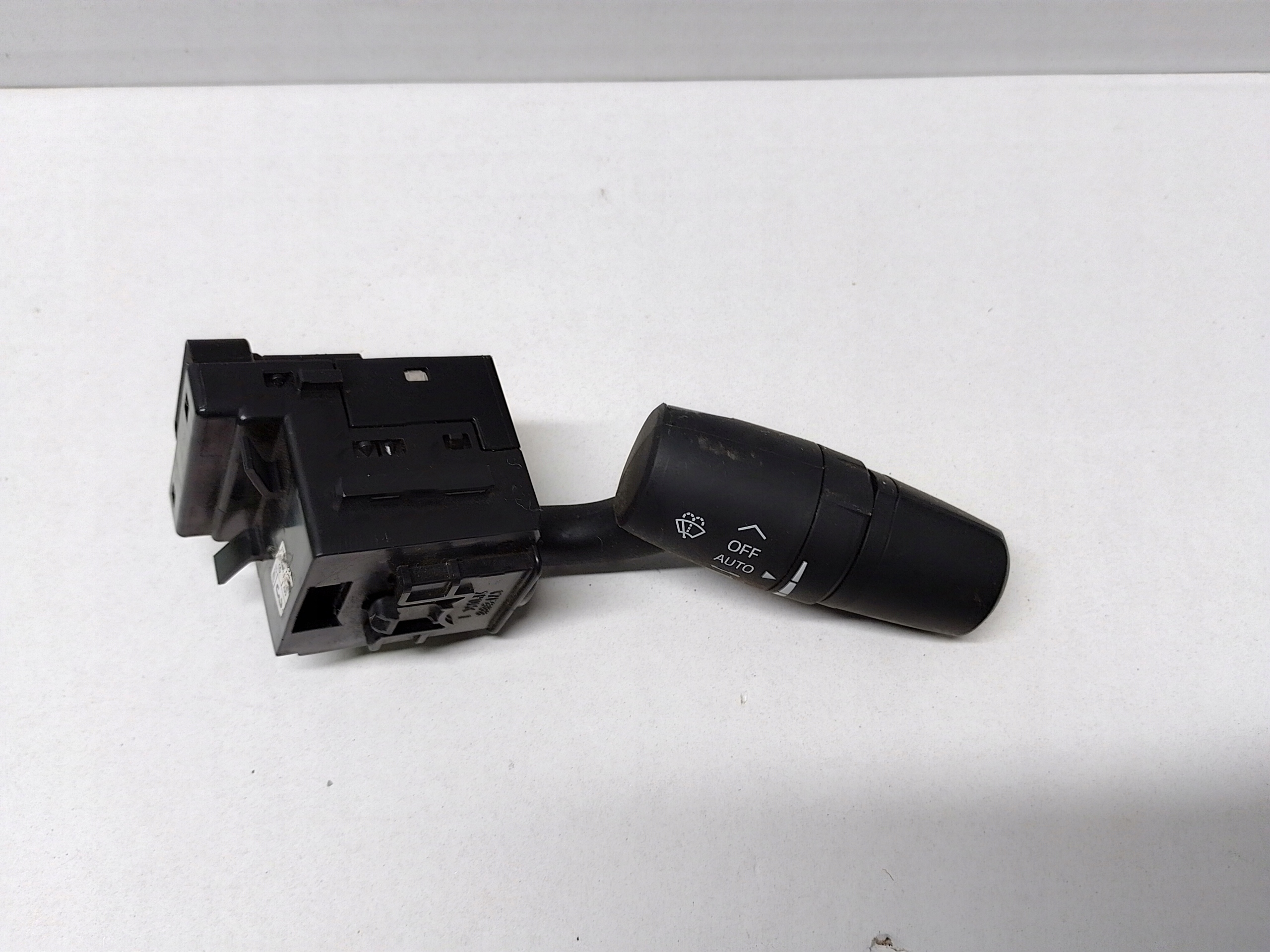 PRZEŁĄCZNIK MANETKA WYCIERACZEK MAZDA 6 GJ Producent części Mazda OE