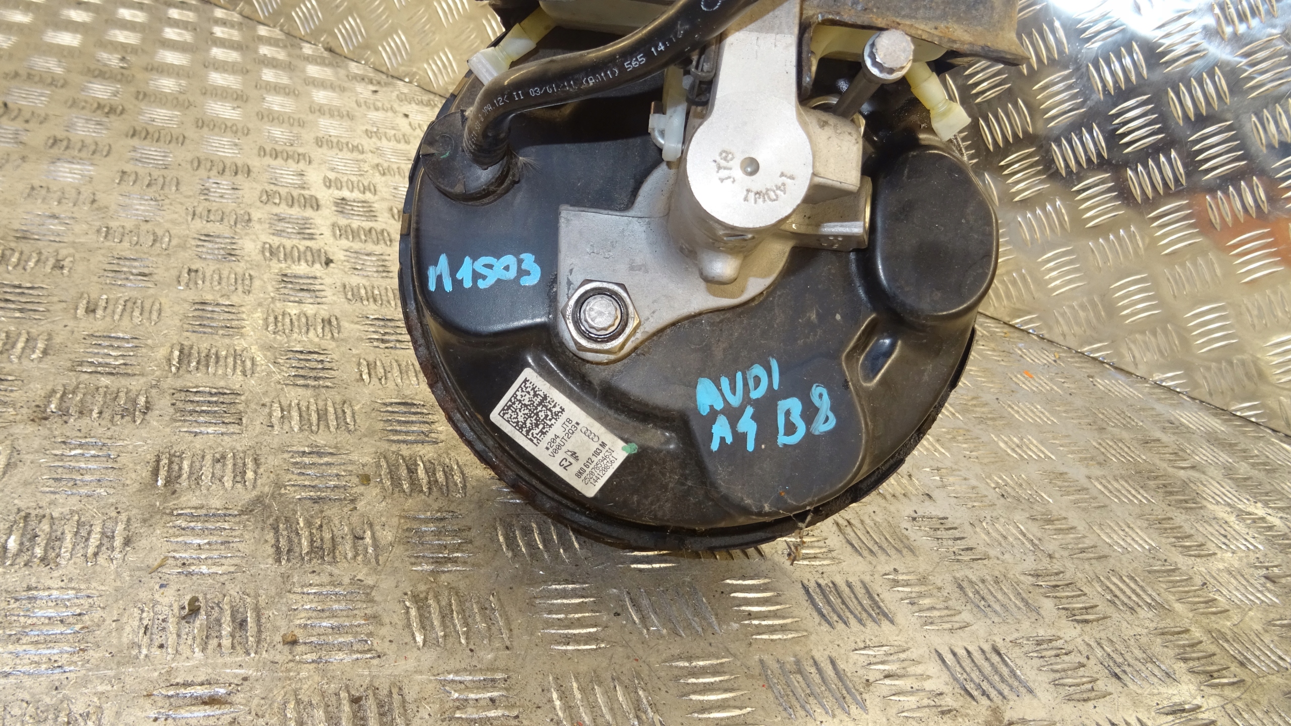 AUDI A4 B8 A5 8T servo brake pump 8K0612103M