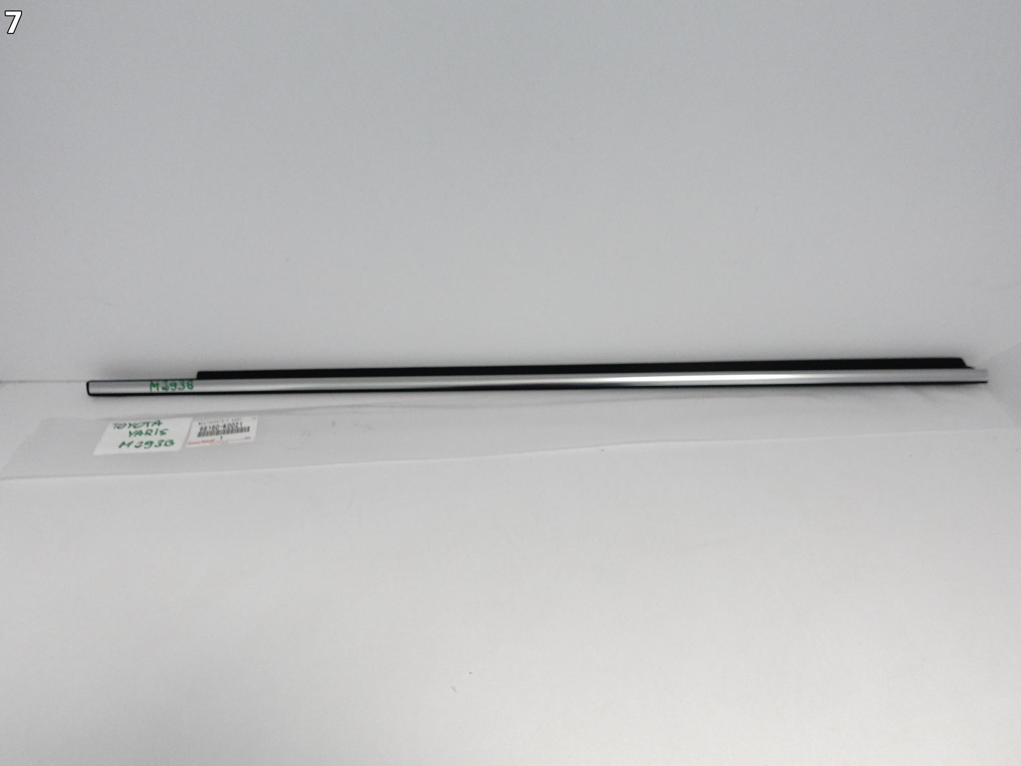 TOYOTA YARIS IV 4 19- moulding dust windows right front CHROM