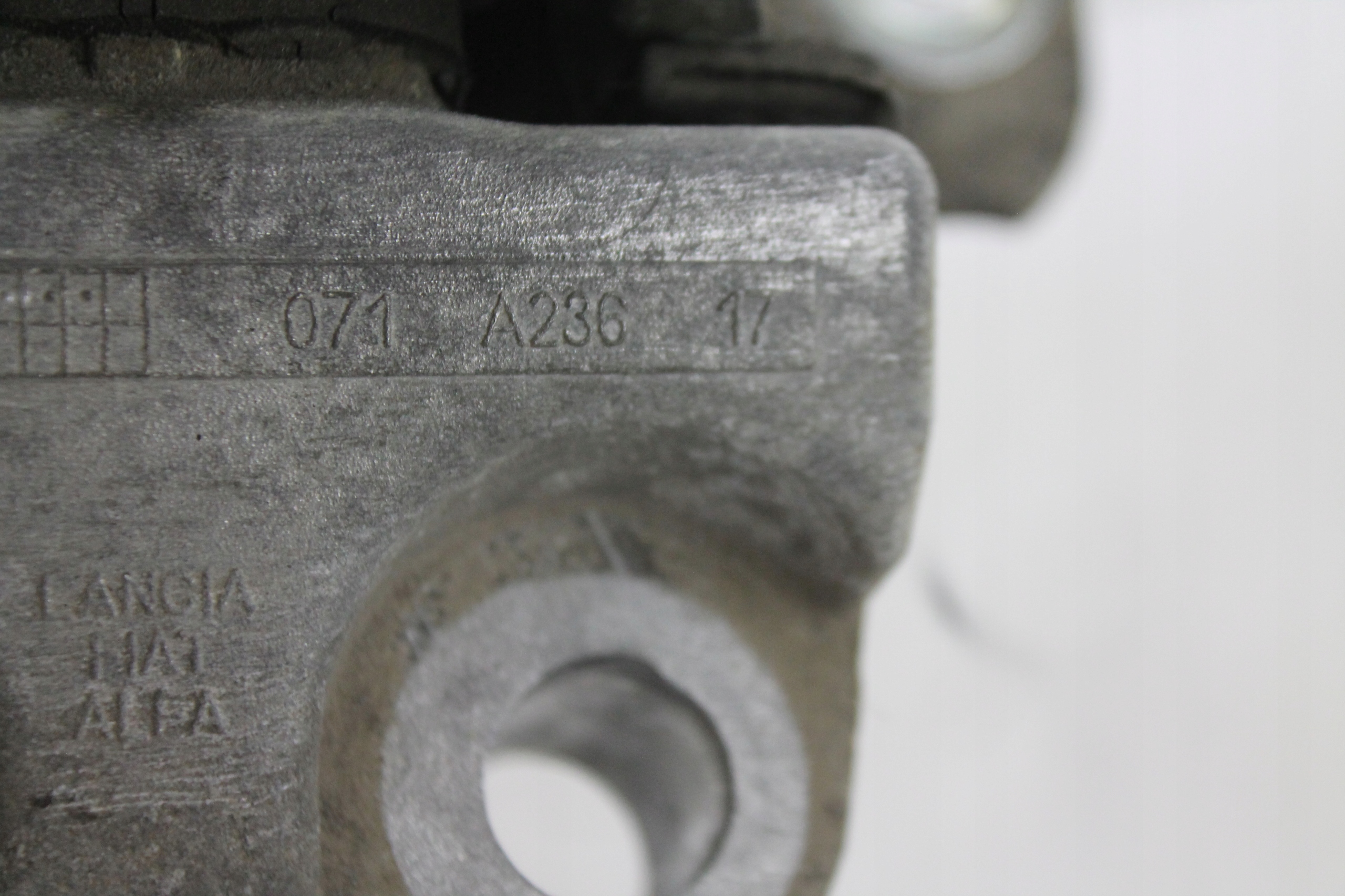 engine mount 071A23617 FIAT 500L 1.3 M-JET 12
