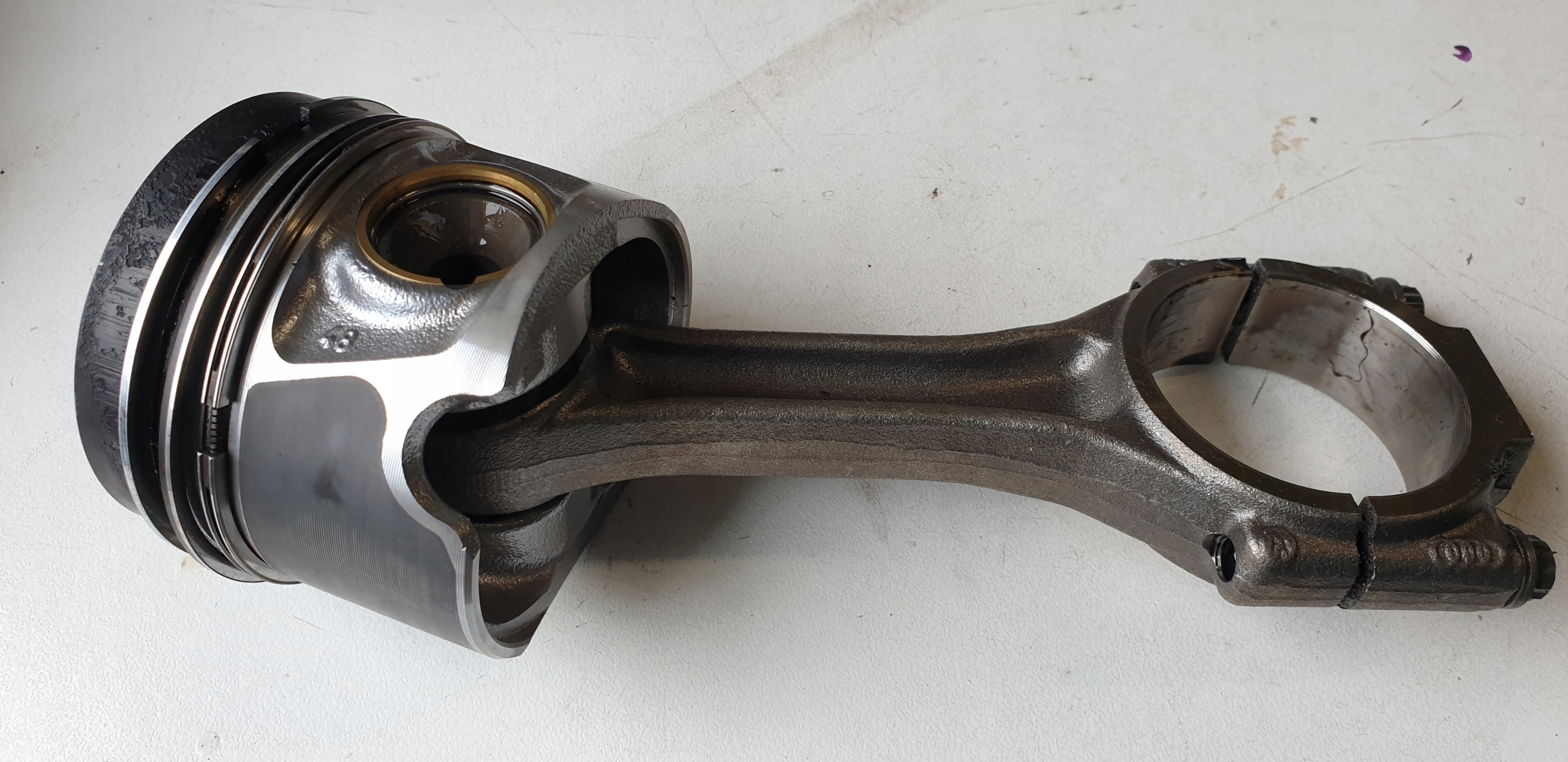 ojnice motoru 2.0 TDI CAG AUDI A4 B8 A5 8T