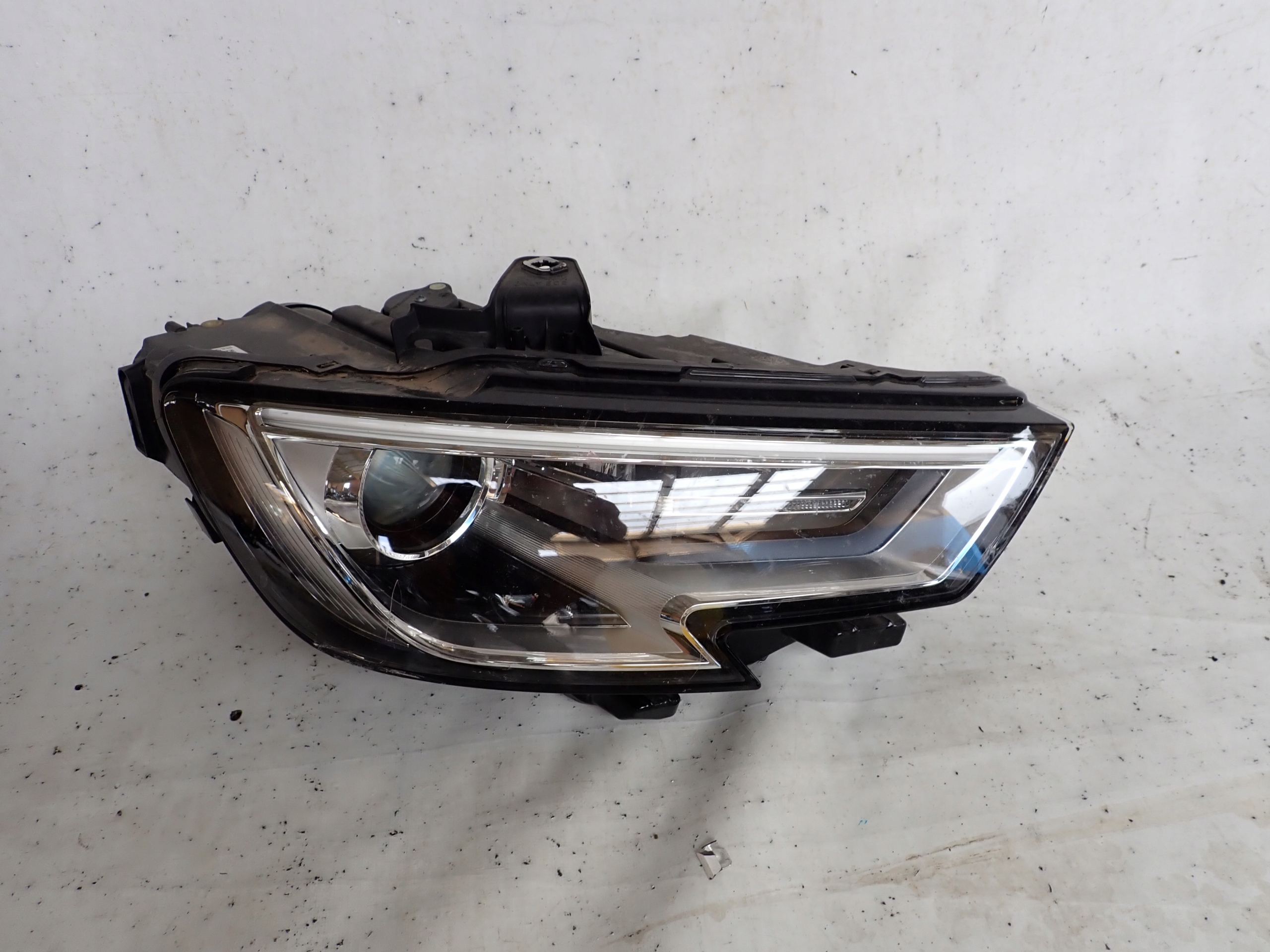 AUDI A3 8V0 LIFT 16- light right front front XENON 8V0941006