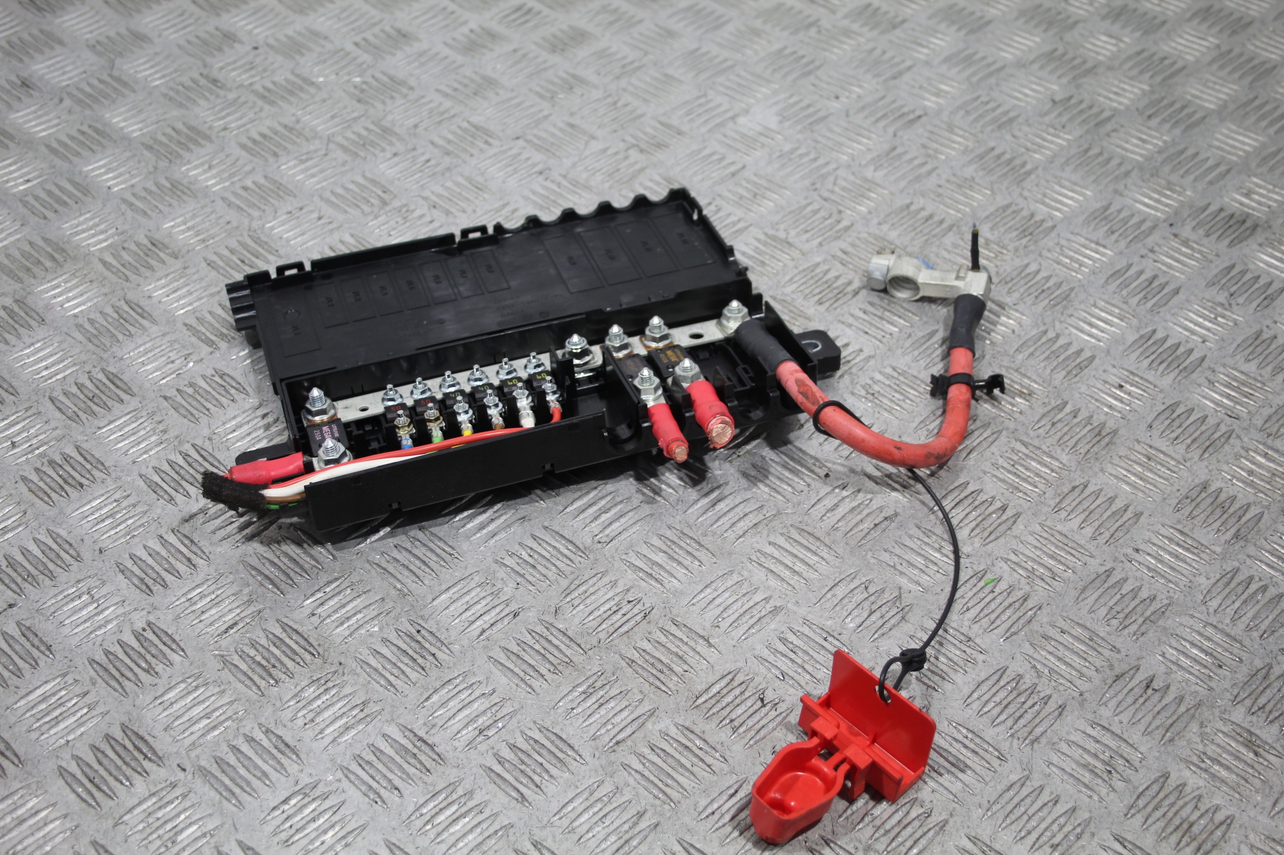 MODULE FUSIBLES BOÎTE JAGUAR XF II X260