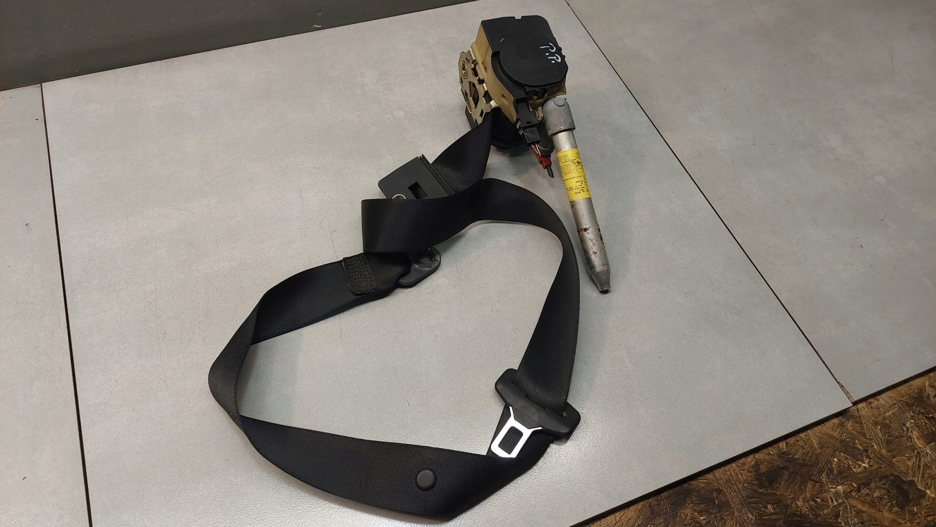 tension belt safety right front W210 2.2 CDI