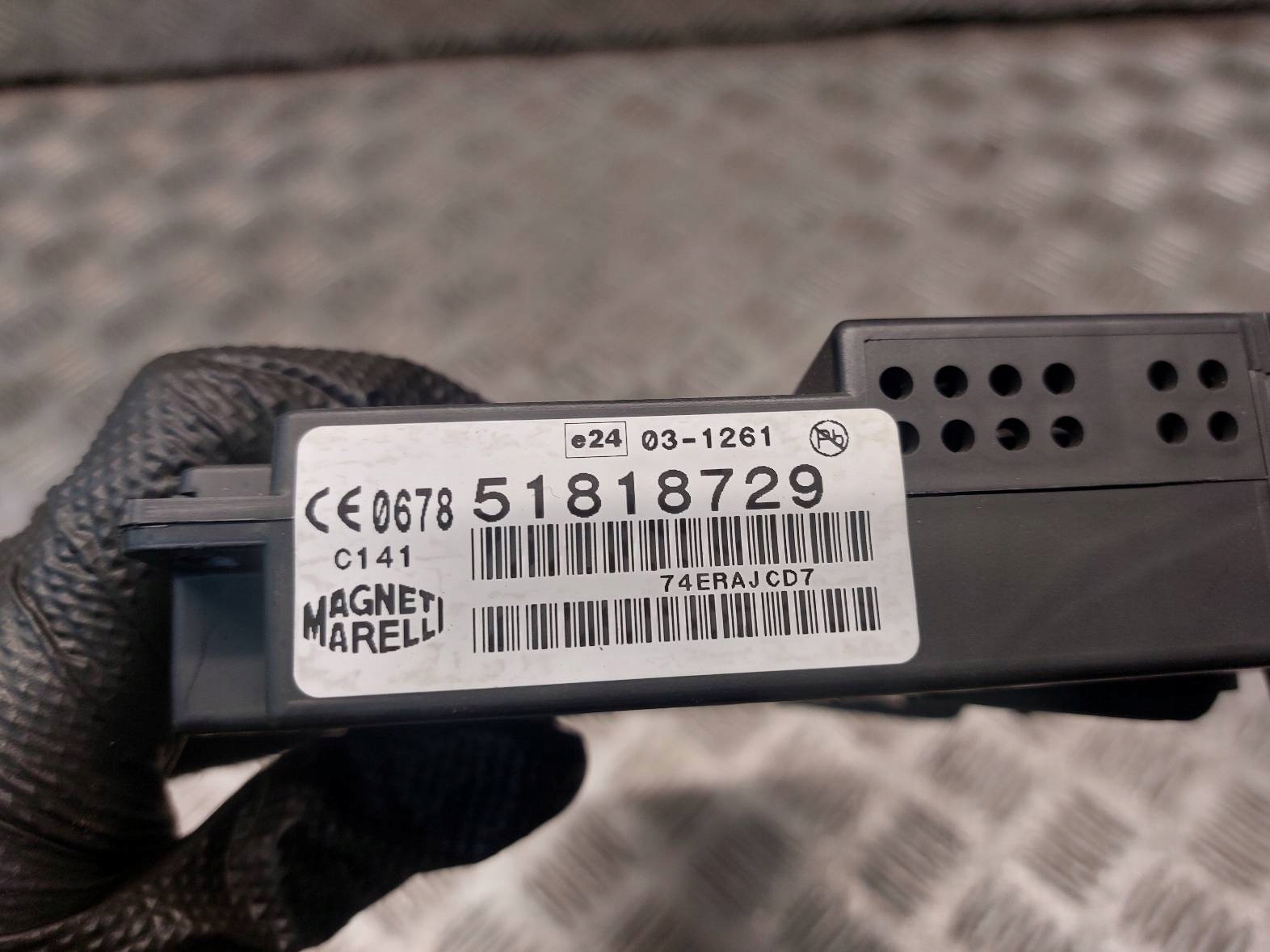 Unité commande confort USB FIAT GRANDE PUNTO et 51818729