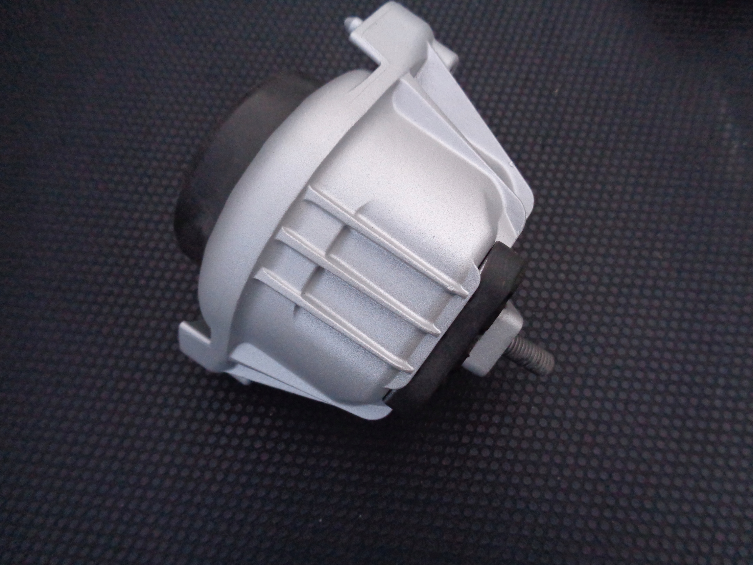 BMW E87 E90 X1 M47N2 N47 PODUSZKA SILNIKA 2.0 D Producent części BMW OE