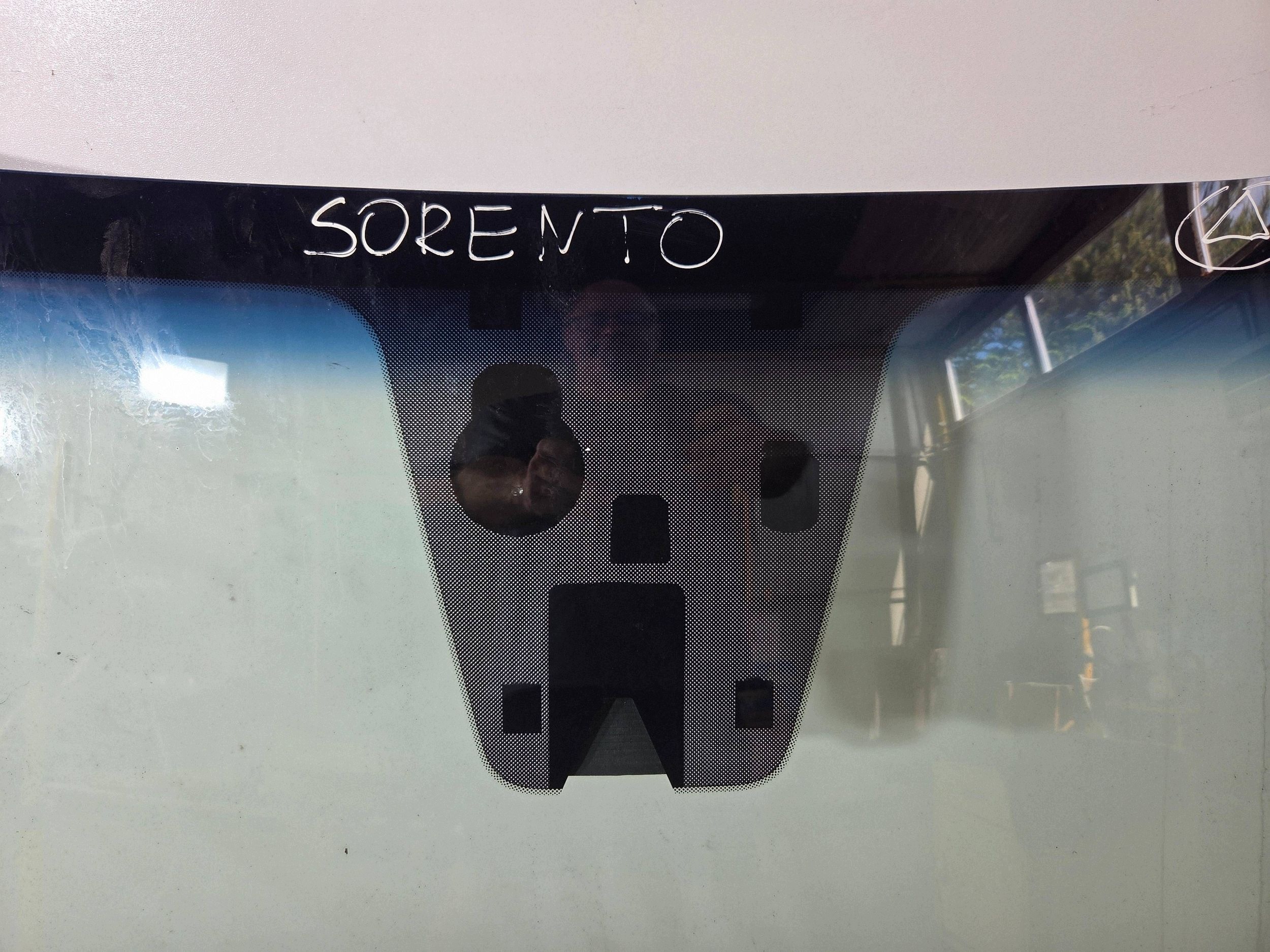 Kia Sorento III 2020r window front 43R010242 (ST203)