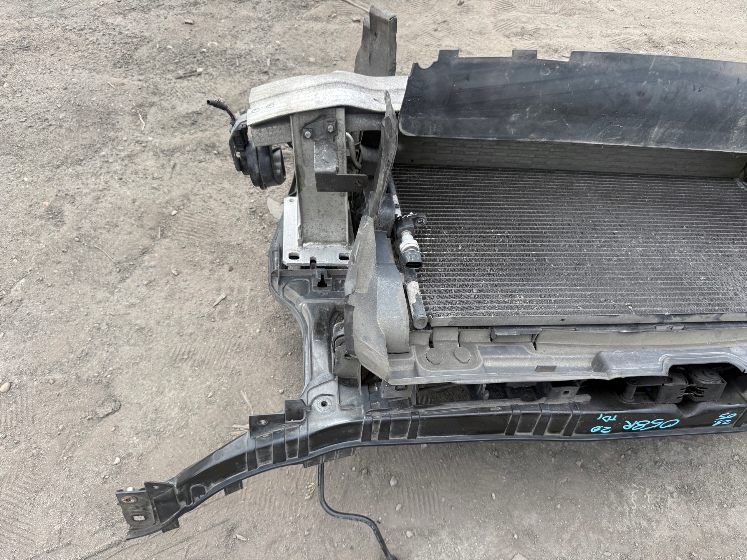 AUDI Q5 8R 2.0 TDI support panel for radiators pillar radiator fans