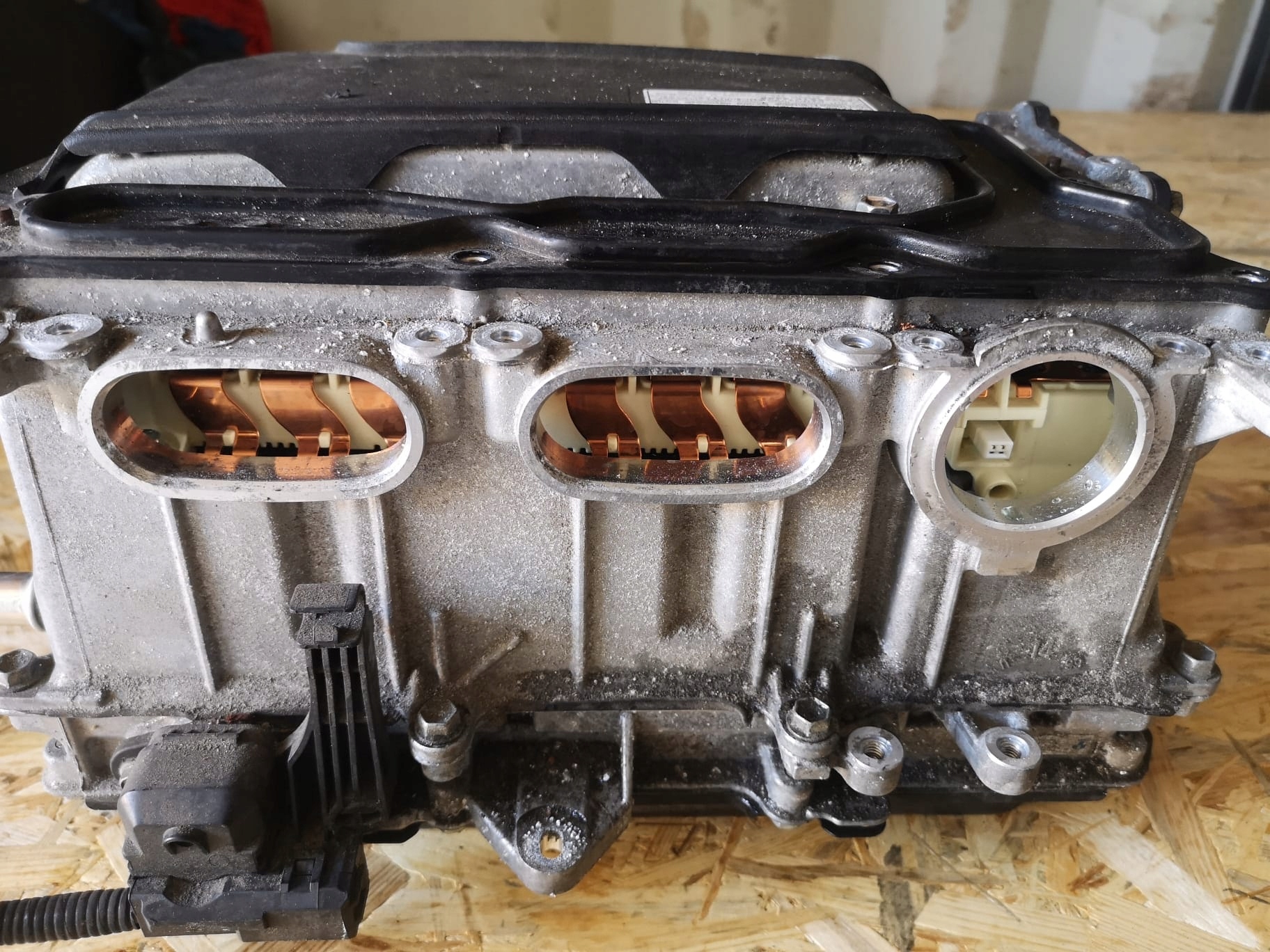 TOYOTA PRIUS PLUS INVERTER CONVERTER G9200-47220 Producent części Toyota OE