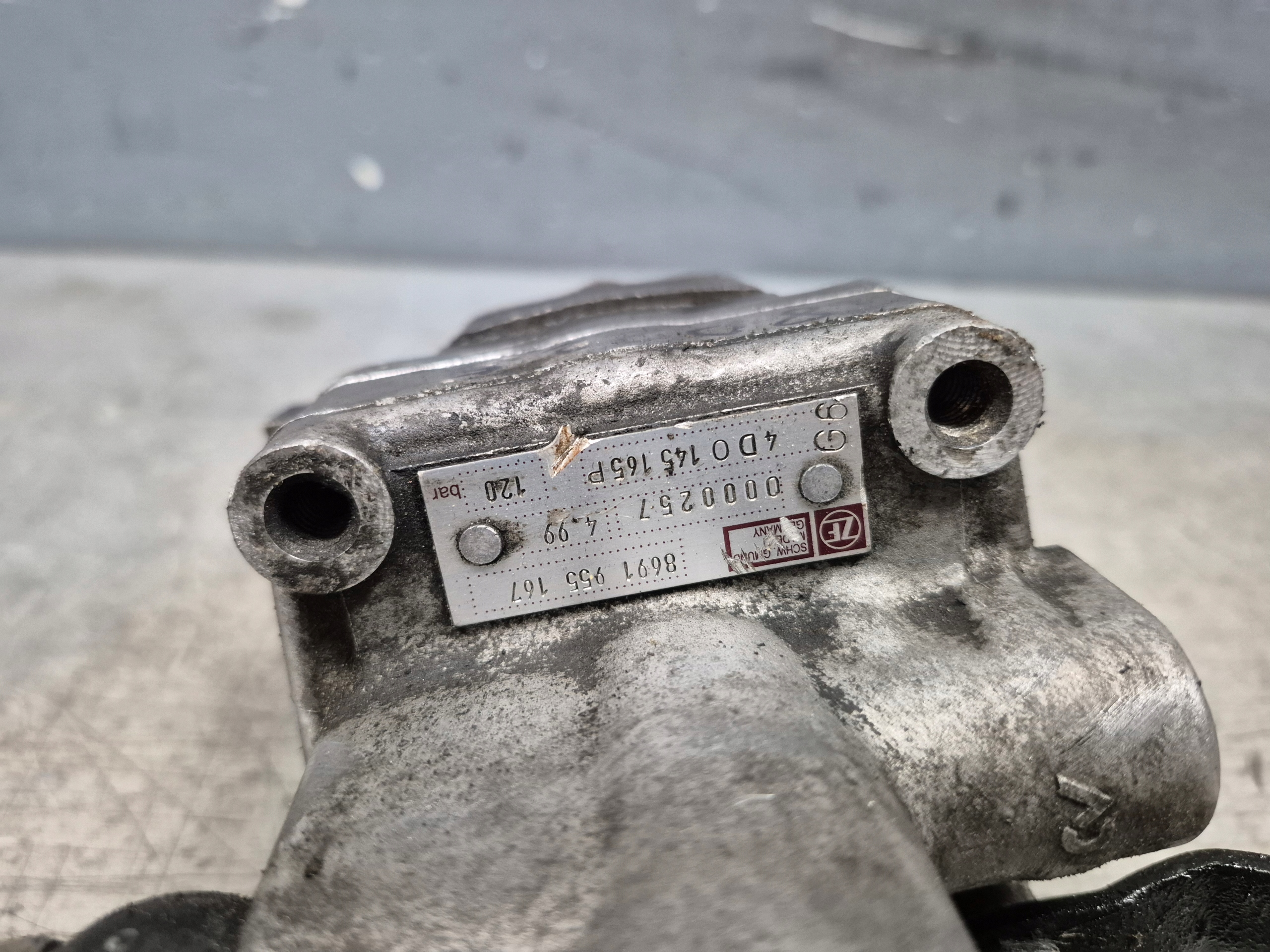 насос гур Audi A8 D2 4D0145165P