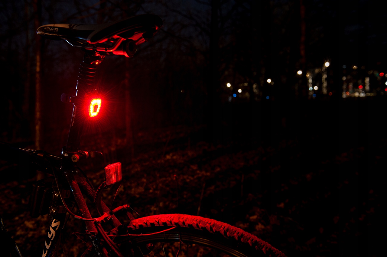 LAMPKA ROWEROWA TYLNA LED USB OŚWIETLENIE NA ROWER Zasilanie akumulator