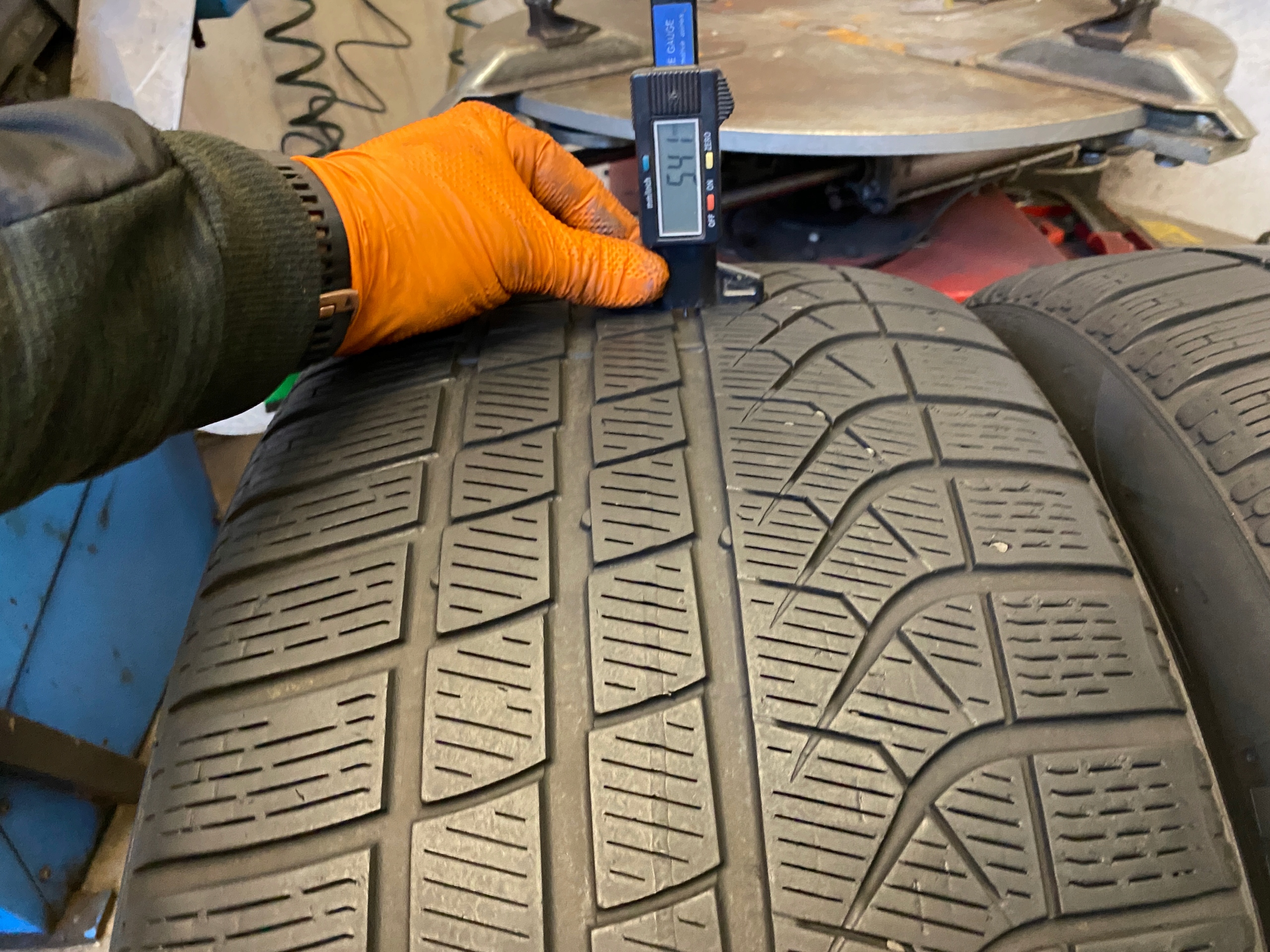2 tyres winter 285/40R20 108V Pirelli P Zero Winter