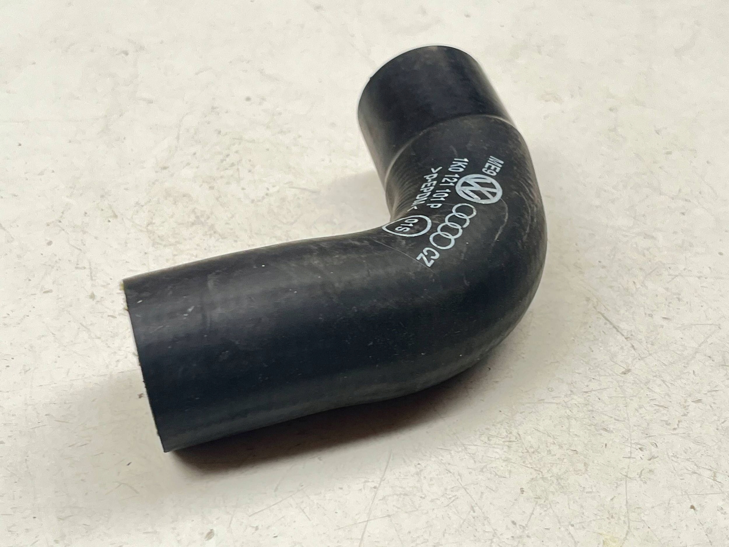 AUDI A3 SPORTBACK 8P hose upper radiator 1K0121101P !J