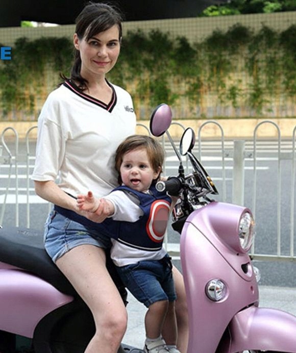 PAS BEZPIECZEŃSTWA DLA DZIECKA SZELKI NA MOTOR Producent bez marki