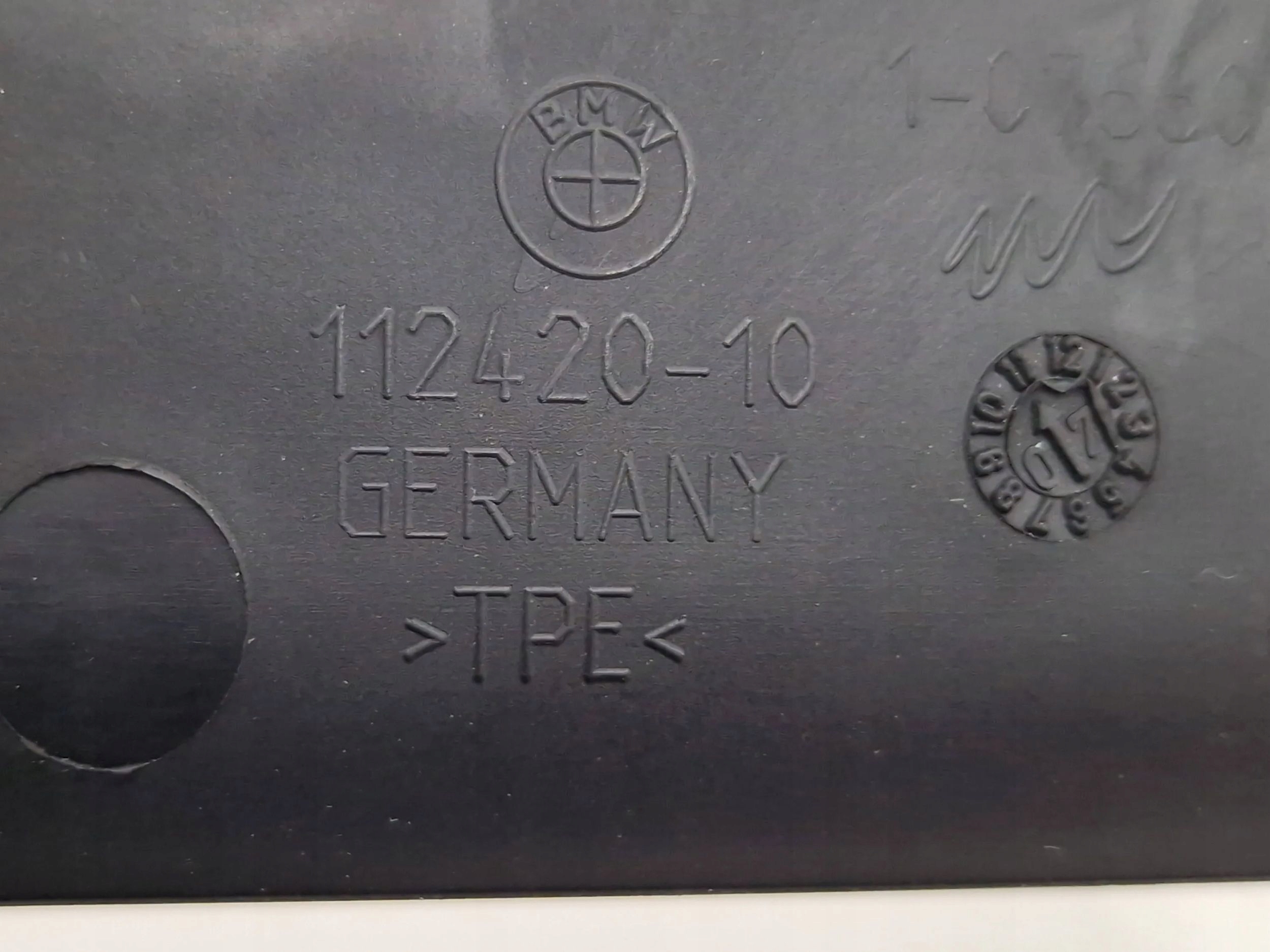 BMW 1 E81 E87 2008 вкладыш бардачок консоль средняя