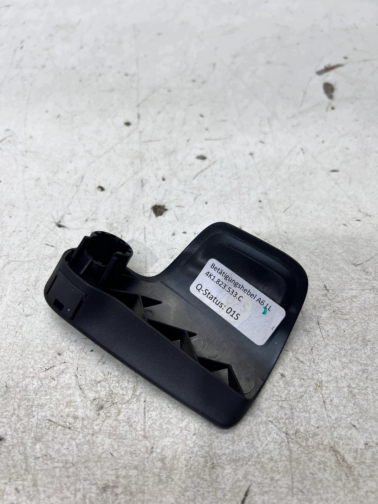 Levier cable ouverture capot du capot AUDI A6 C8 4K1823533C