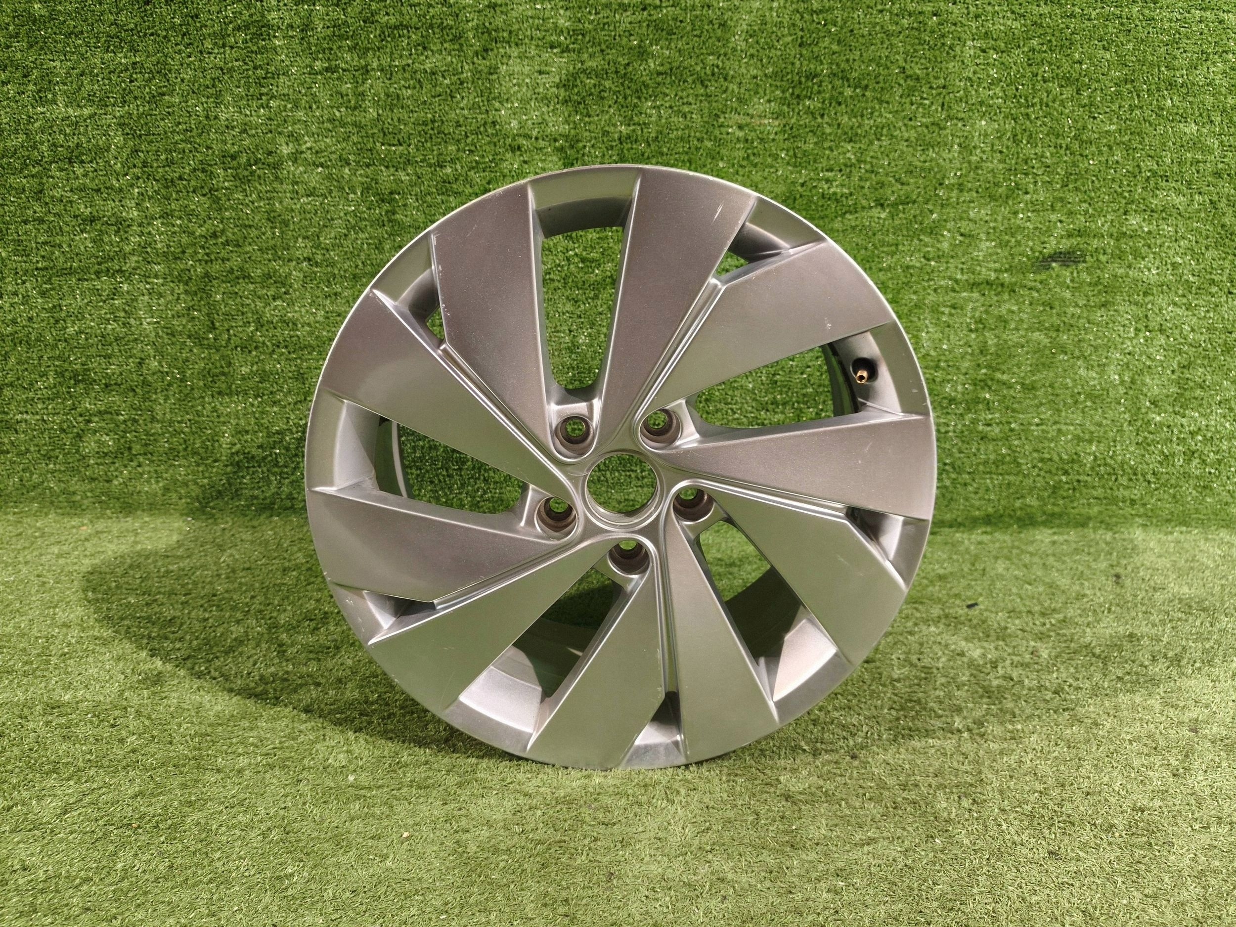 alufelge VW GOLF VIII 17" x 7,5J ET 51 NR.424