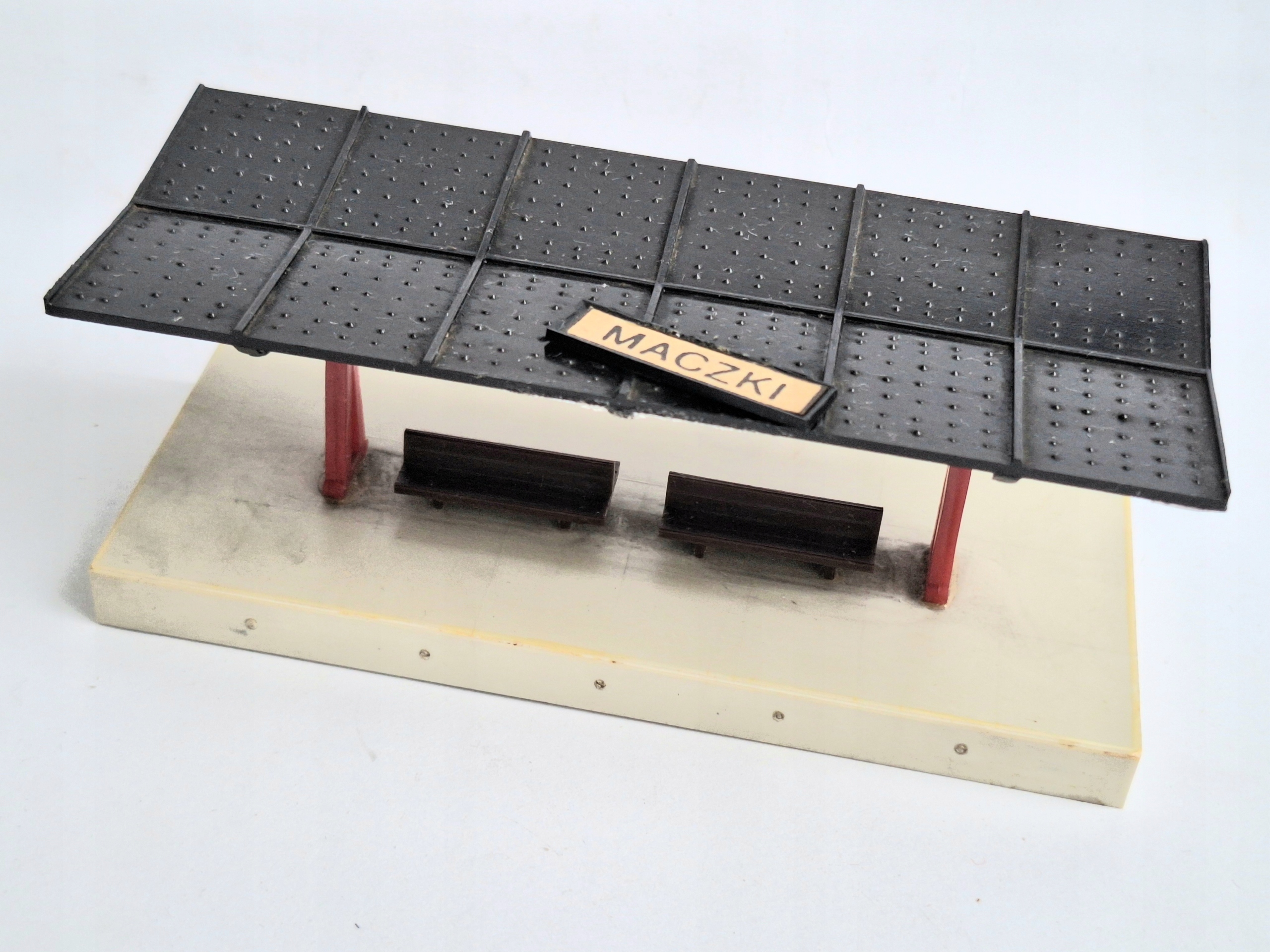 TT peron KOLEJOWY plastikowy MACZKI