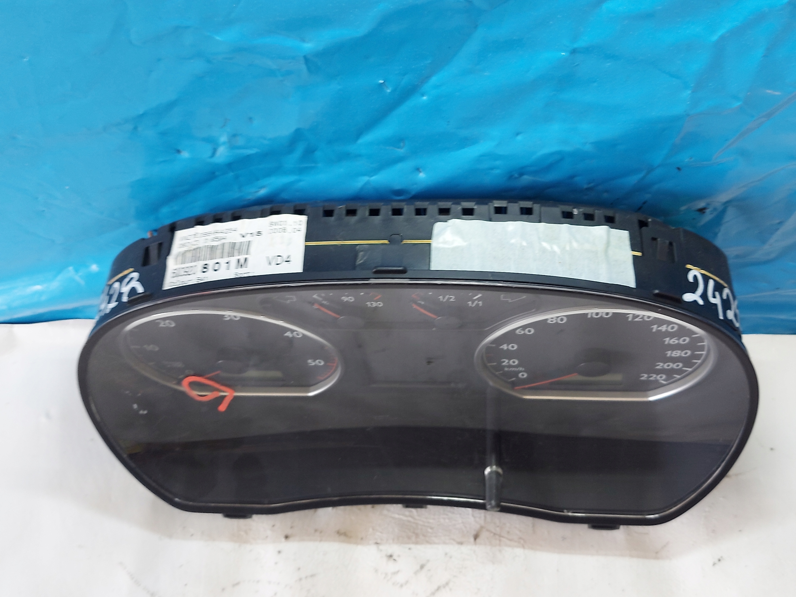 dials clock VW POLO 1.4 TDI 9N 6Q0920801M