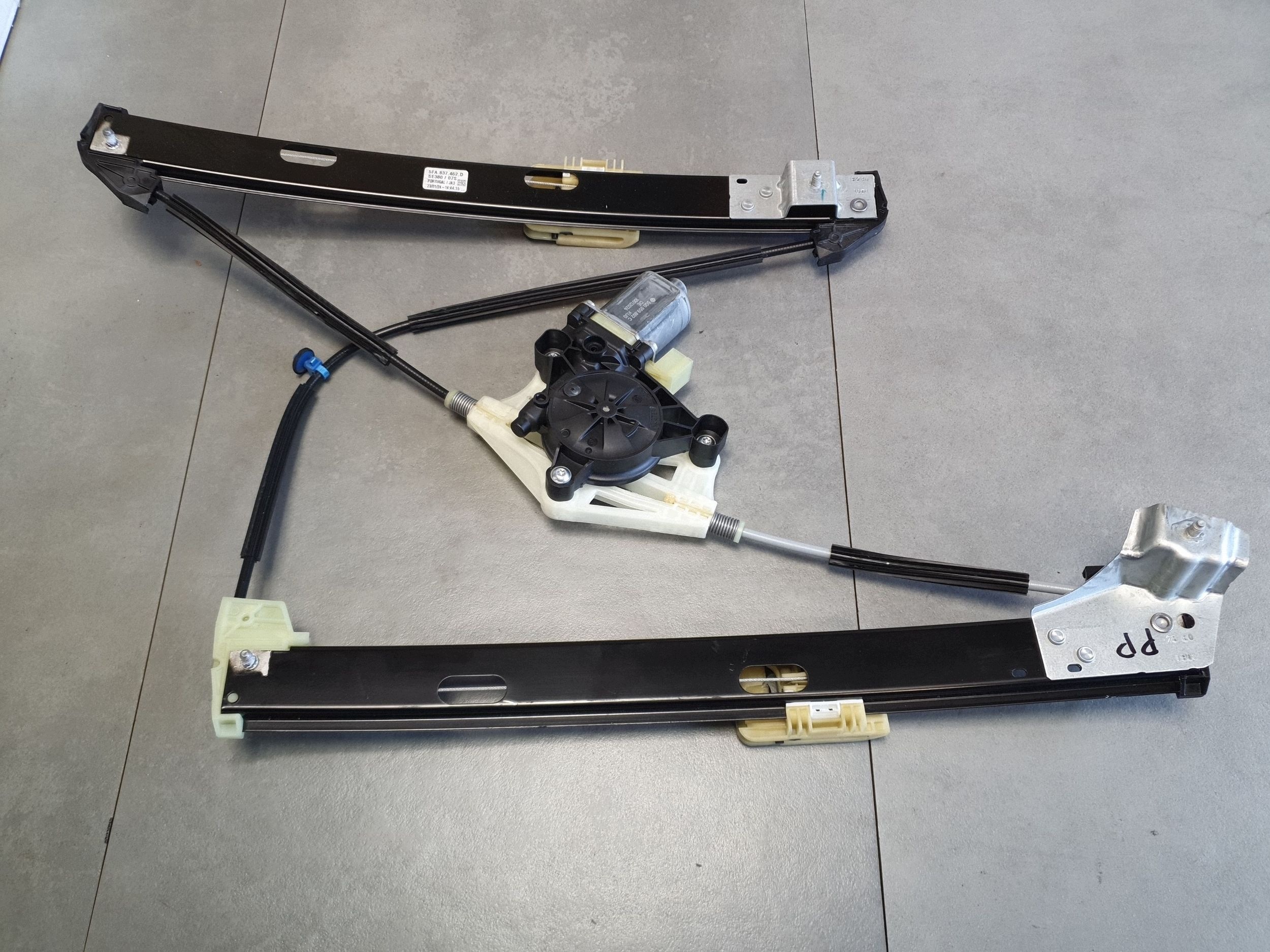 Cupra Leon IV window regulator door right front 5FA837462D