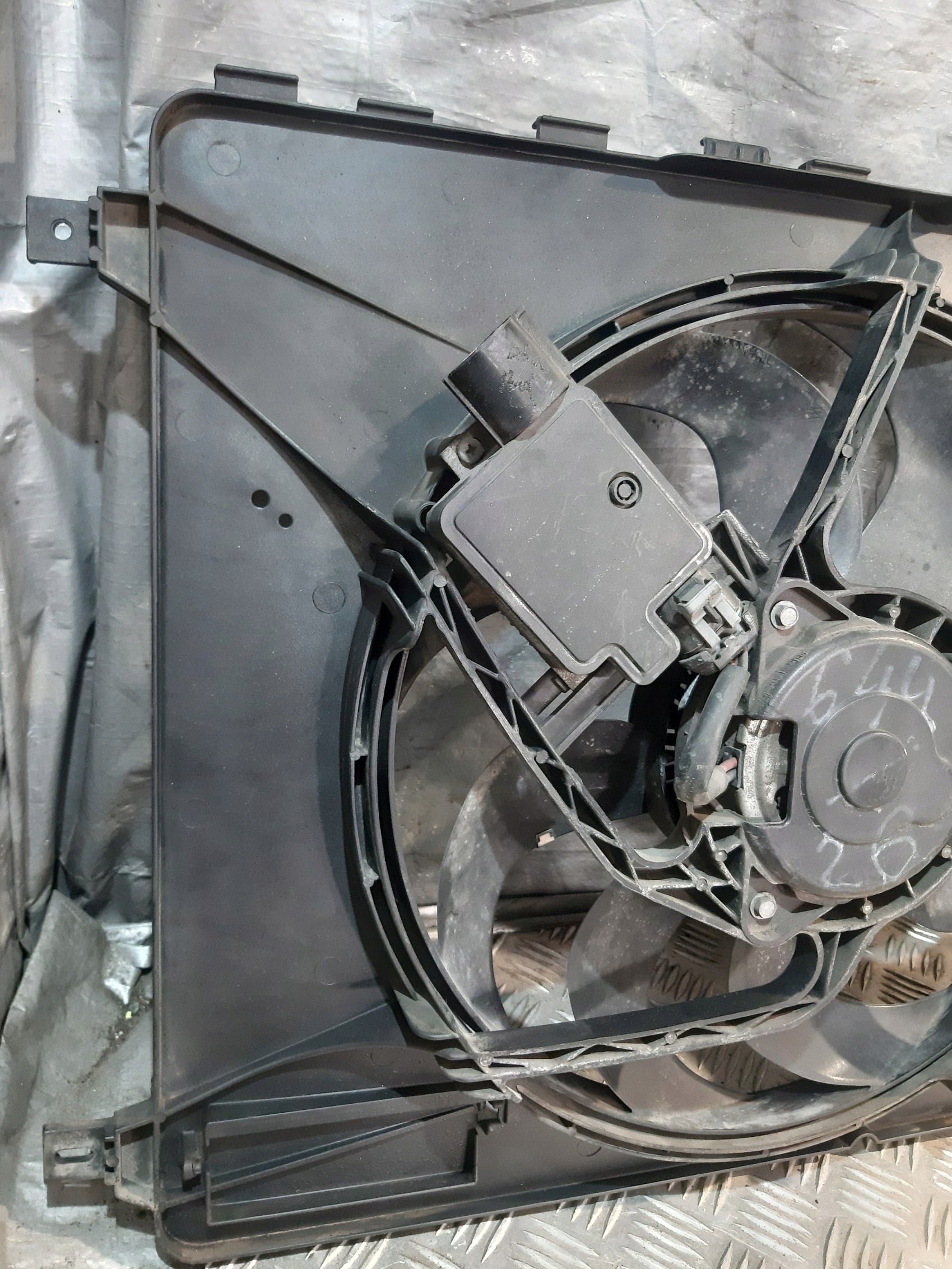 ventilátor chladiče Ford Mondeo MK4 2.0B 6G91-8C607-PE