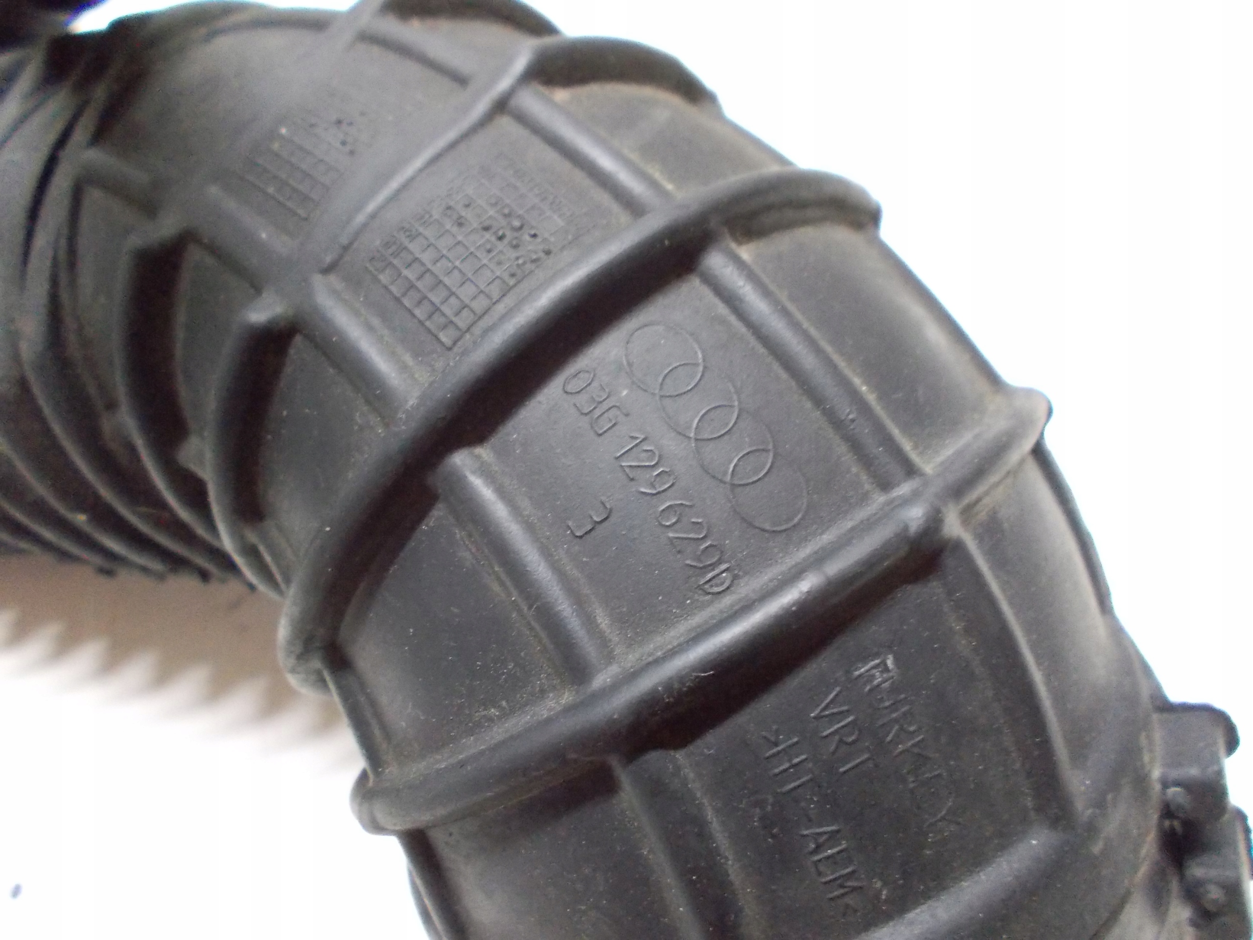 AUDI Q5 2.0 TDI 11R pipe air 03G129629D