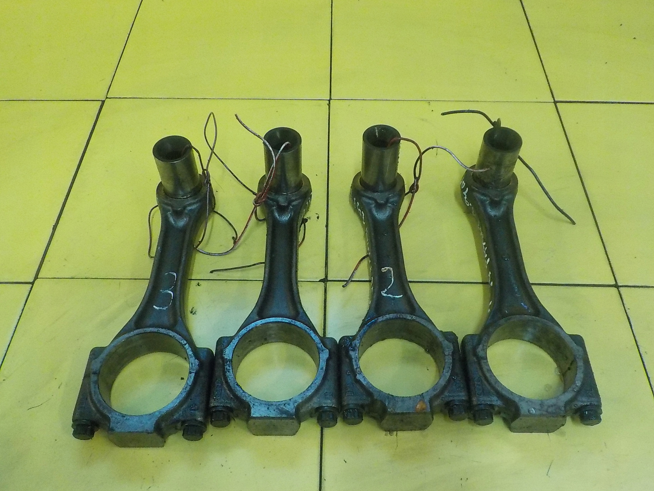 VW PASSAT B6 GOLF A3 JETTA LEON TOURAN 1.9 TDI 09r 105KM BXE korbowod 038G