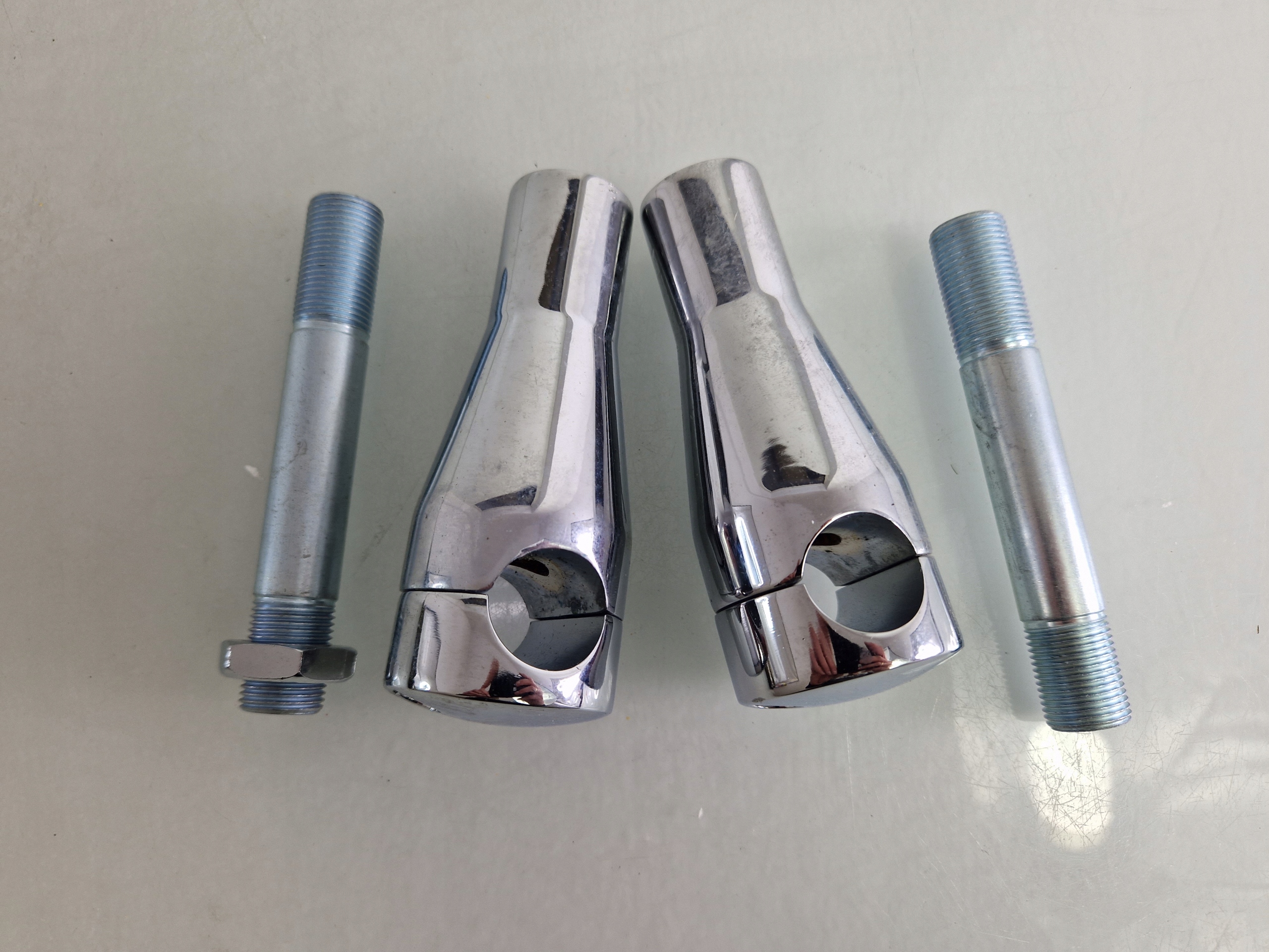 2HWH56006000 - H429 HIGHWAY HAWK RISERY крепление рулевого колеса 