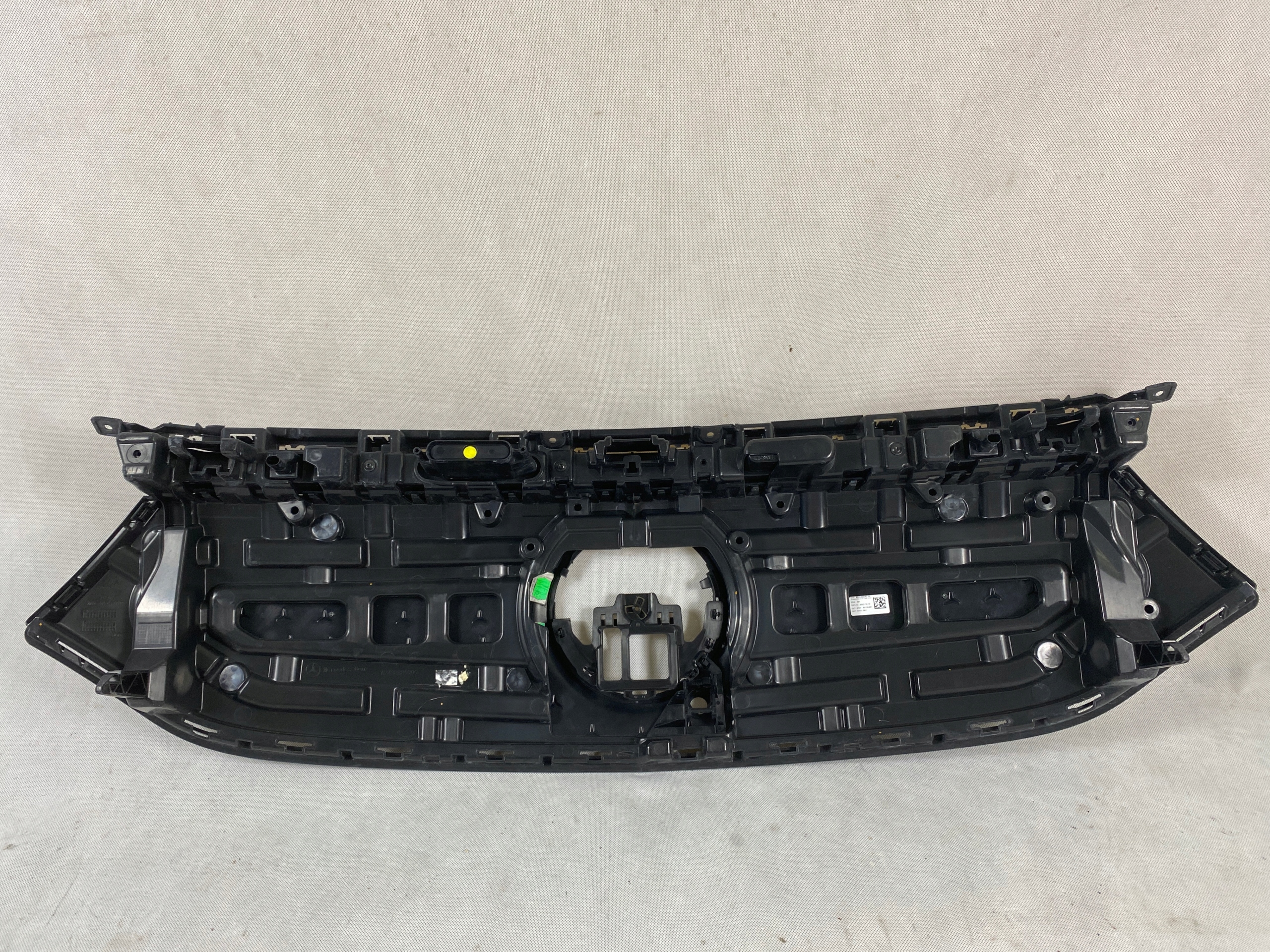 MERCEDES W243 EQA GRILL ATRAPA A2438885900 Typ samochodu Samochody osobowe