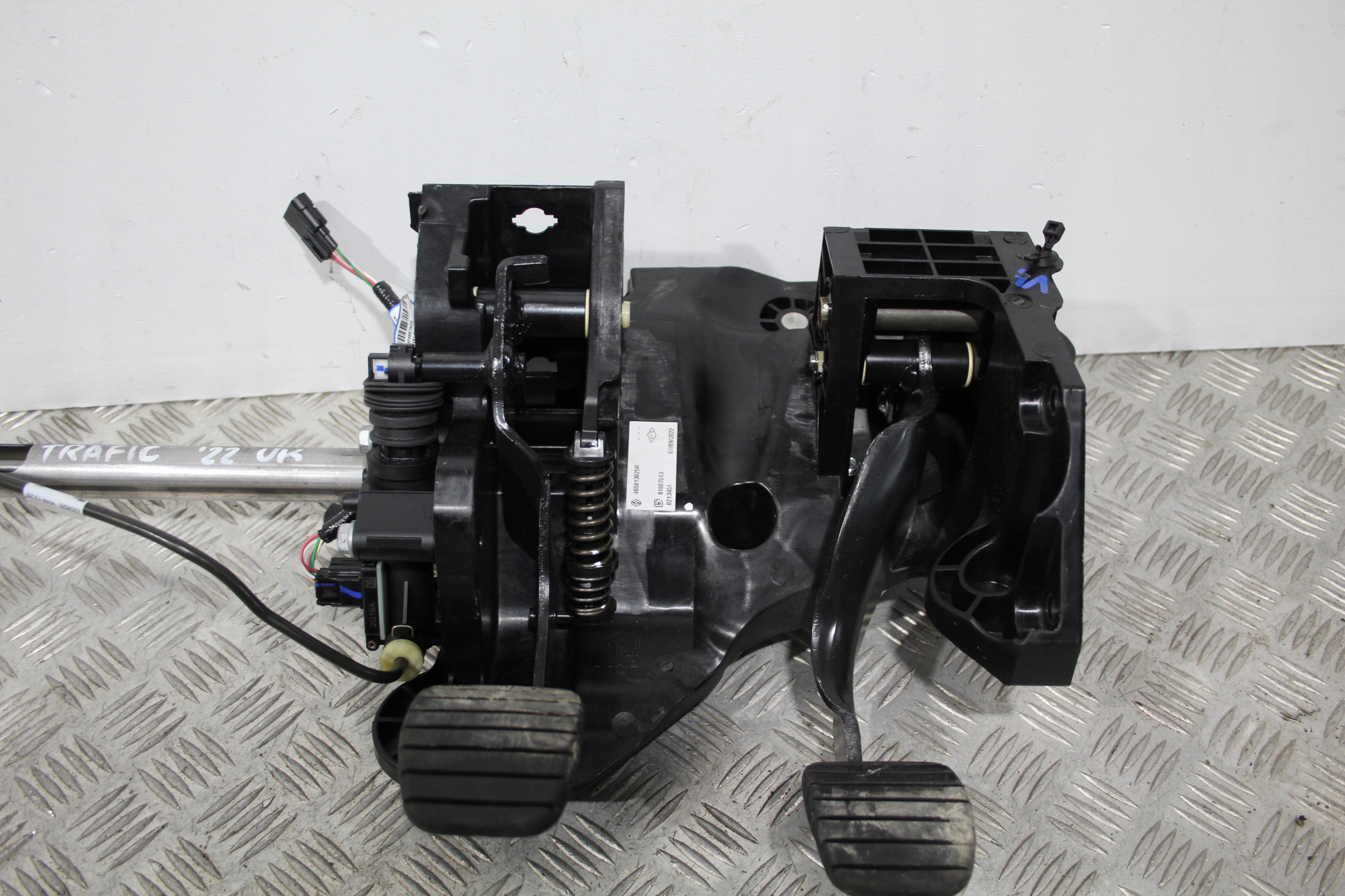 PEDAL BREMSE DER KUPPLUNG TRAFIC IV 4 LIFT 2022