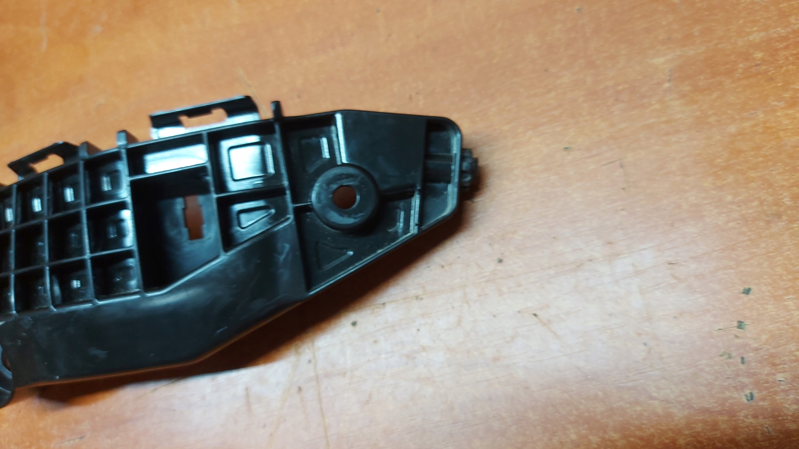 bumper bracket left front front TOYOTA RAV4 V 18