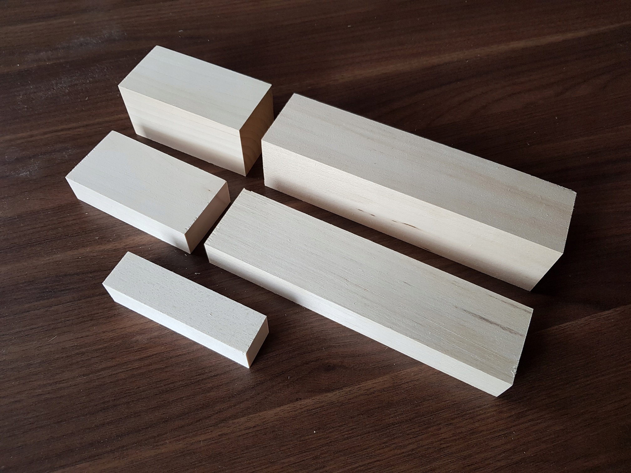 Dřevěné lipové kostky, vyřezávací dřevo