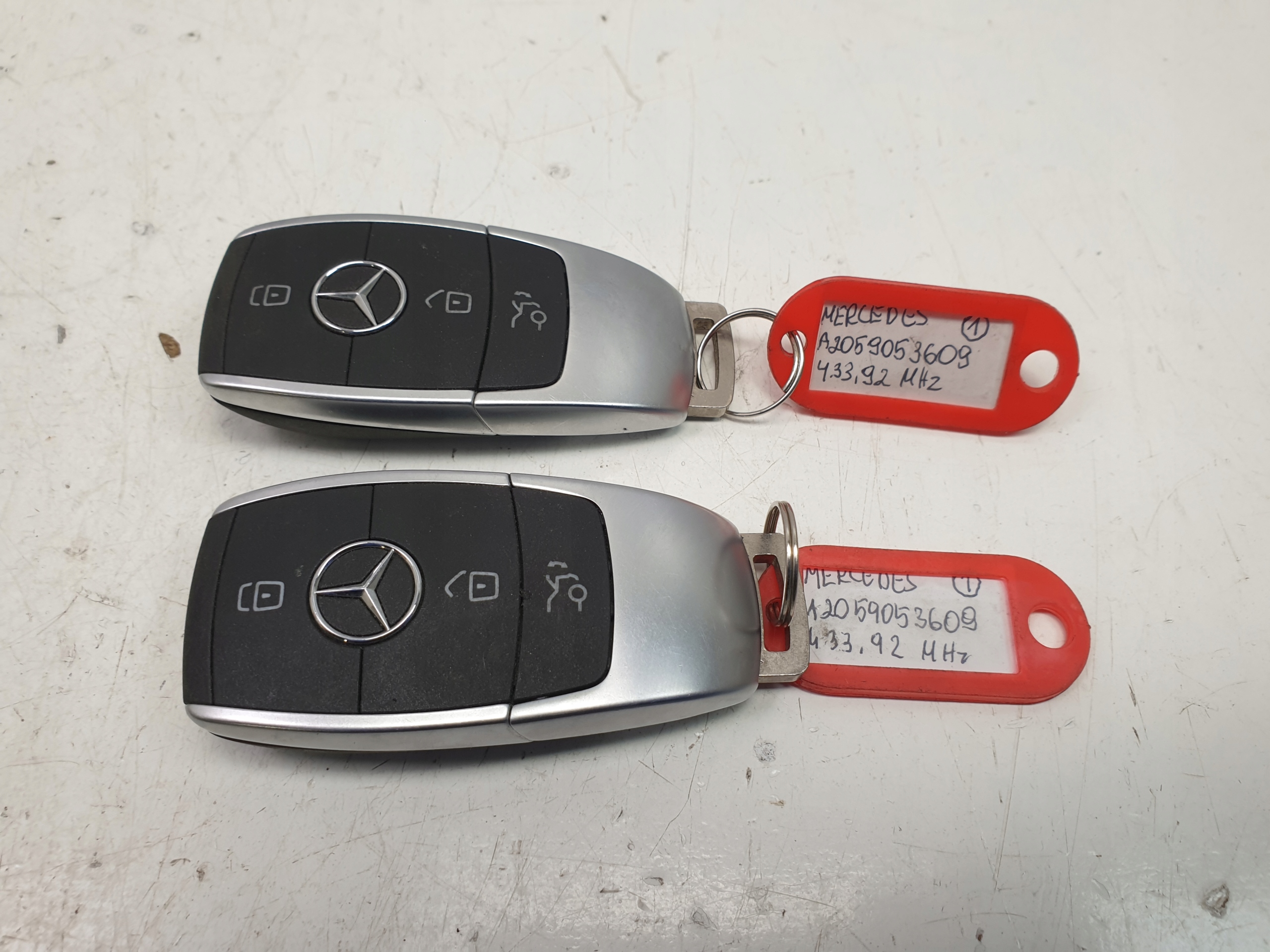 A2059053609 - MERCEDES W205 C205 брелок оригінал