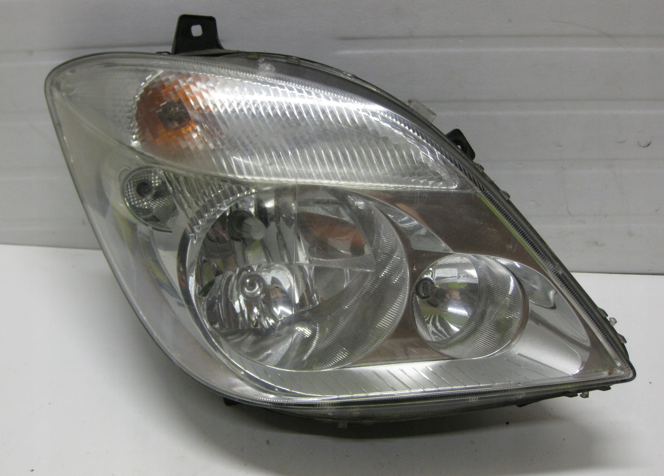 MERCEDES SPRINTER W906 light right front REFLEKTOR A9068200261