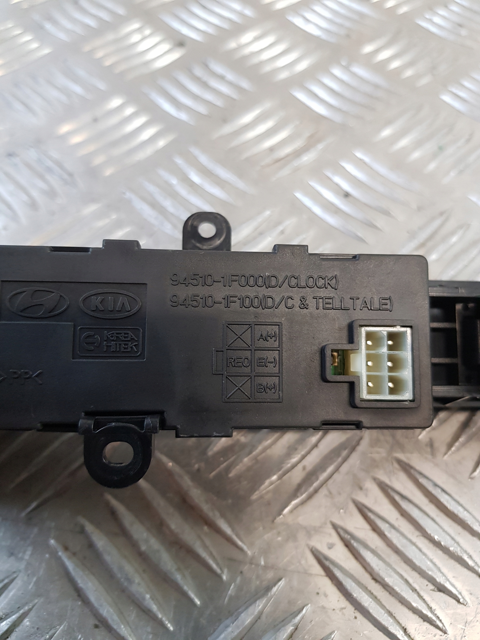 clock KOKPITU 94510-1F000 + buttons KIA SPORTAGE II 07R