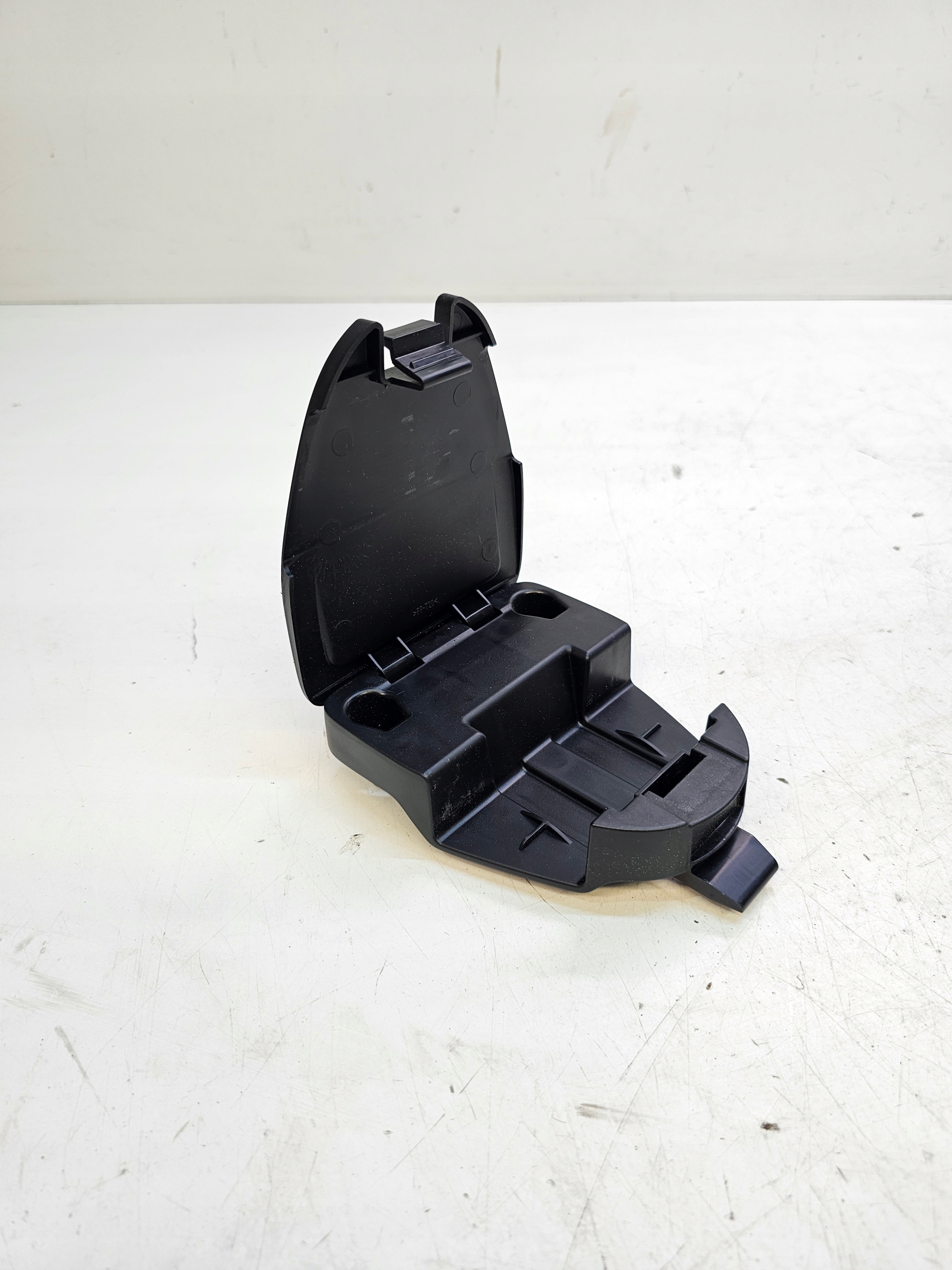 bracket TROJKATA AUDI A4 B9 A5 8W 8W0860285