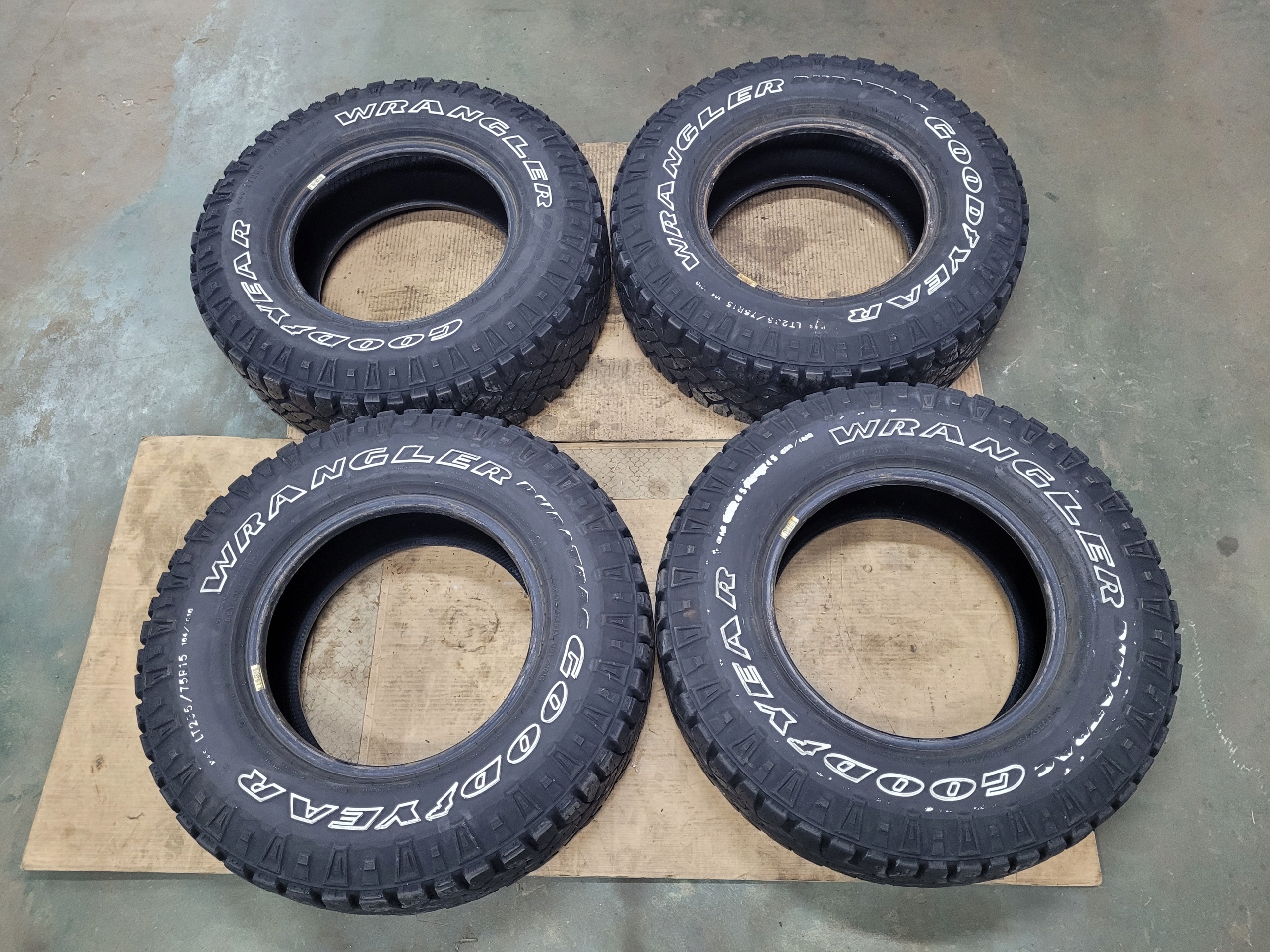 opony GOODYEAR WRANGLER DURATRAC 235/75 R15 Szerokość opony 235 mm