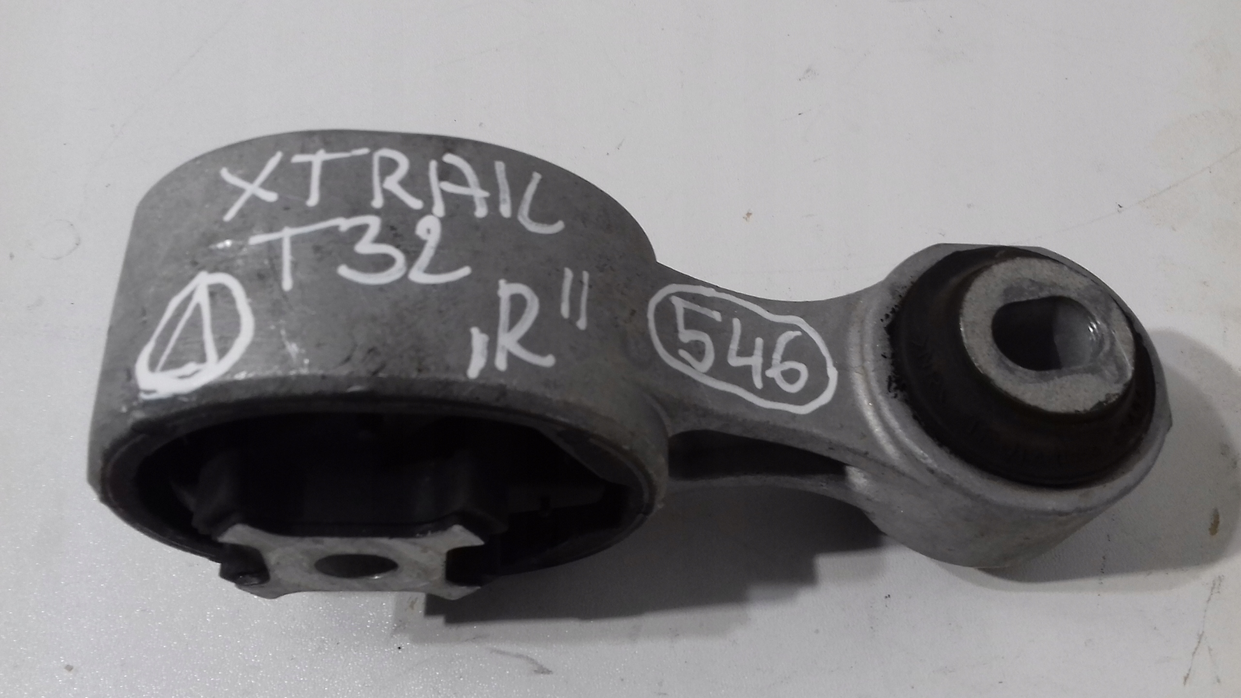 NISSAN X-TRAIL T32 holder engine mount right