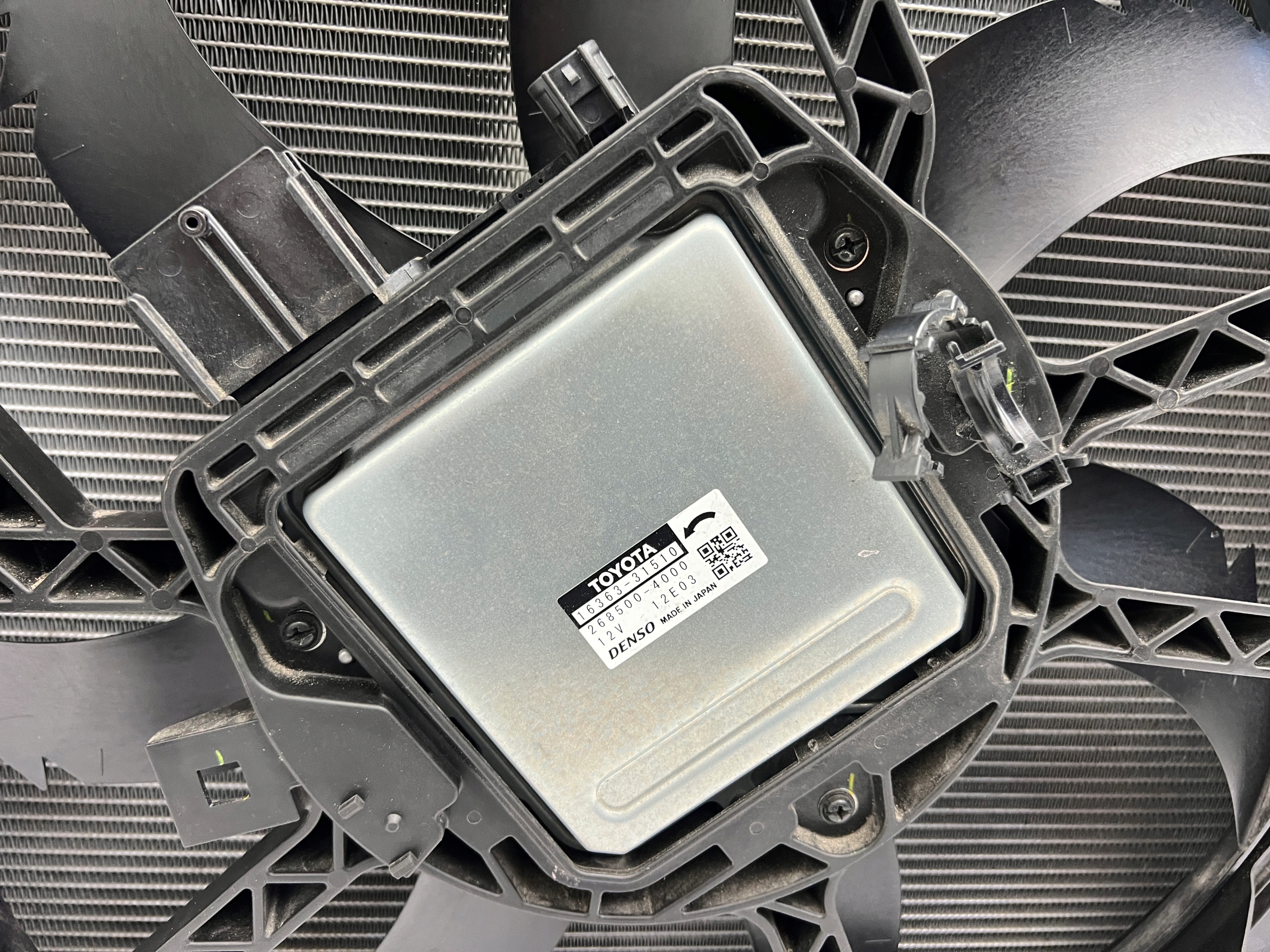 LEXUS ES VII HYBRID KOMPLET CHŁODNIC WENTYLATOR WIATRAK ORYGINAŁ N 18- Typ samochodu Samochody osobowe