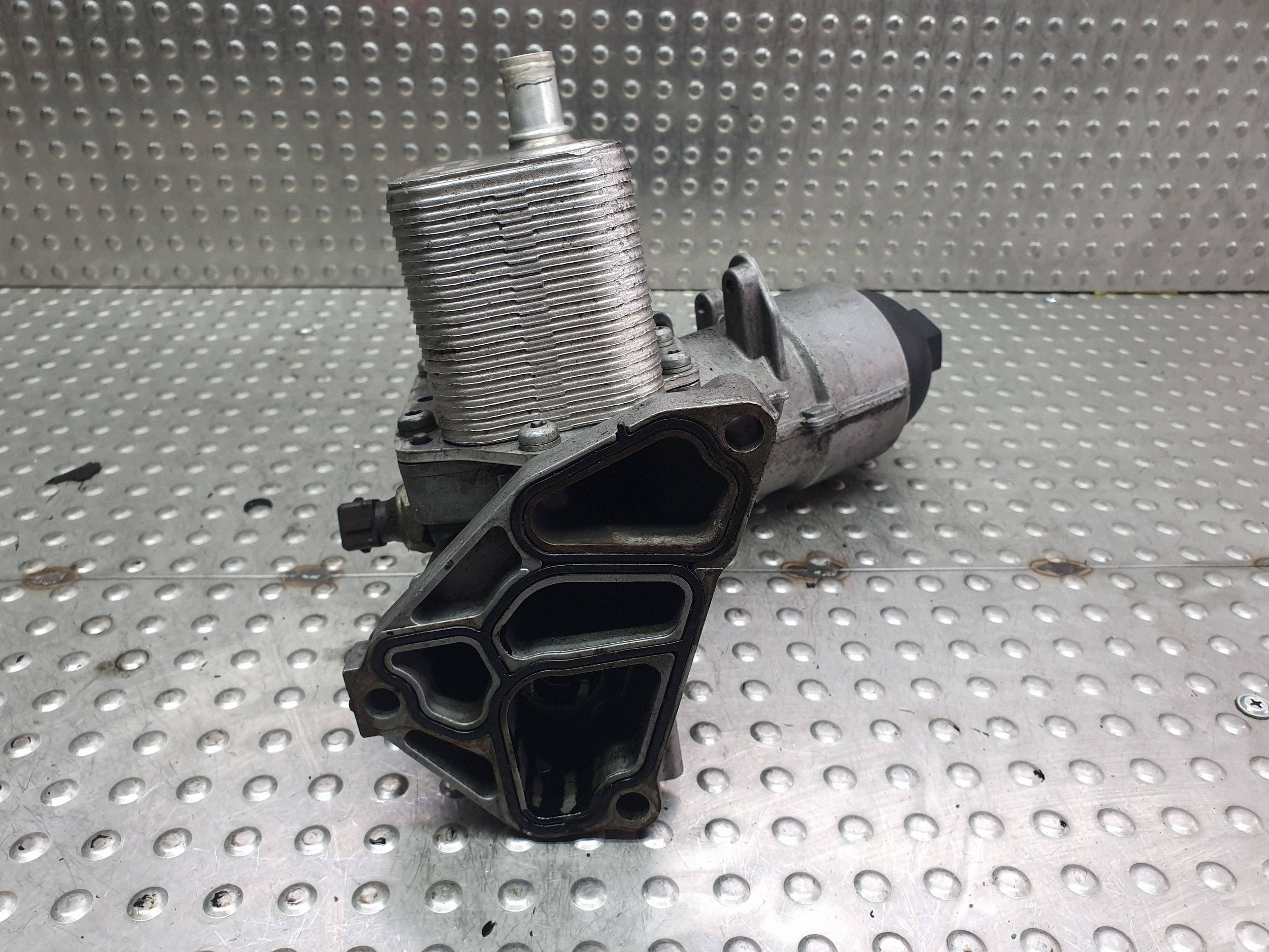 cover of a filter, oil 7788453 BMW E91 E90 E60 E61 X5 E70 E53 E65 3.0 D M57