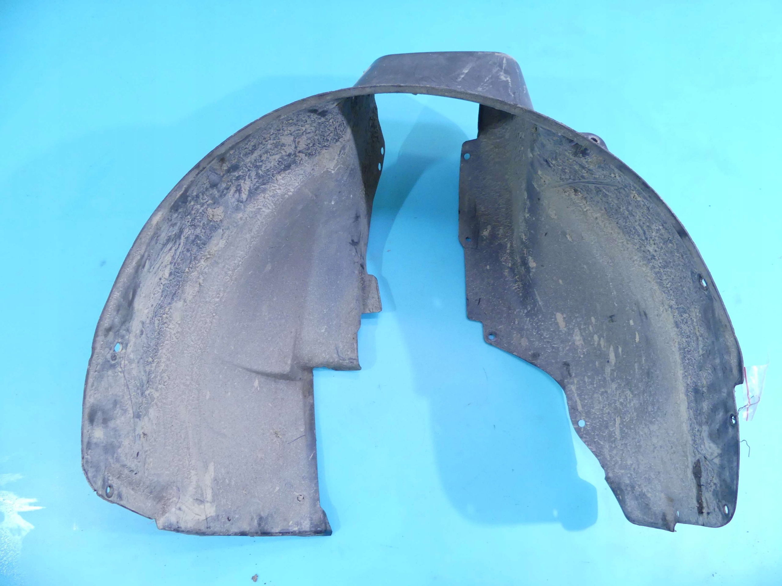 ПІДКРИЛЬНИК ПЕРЕД ЗЛІВА AUDI A2z0821171e