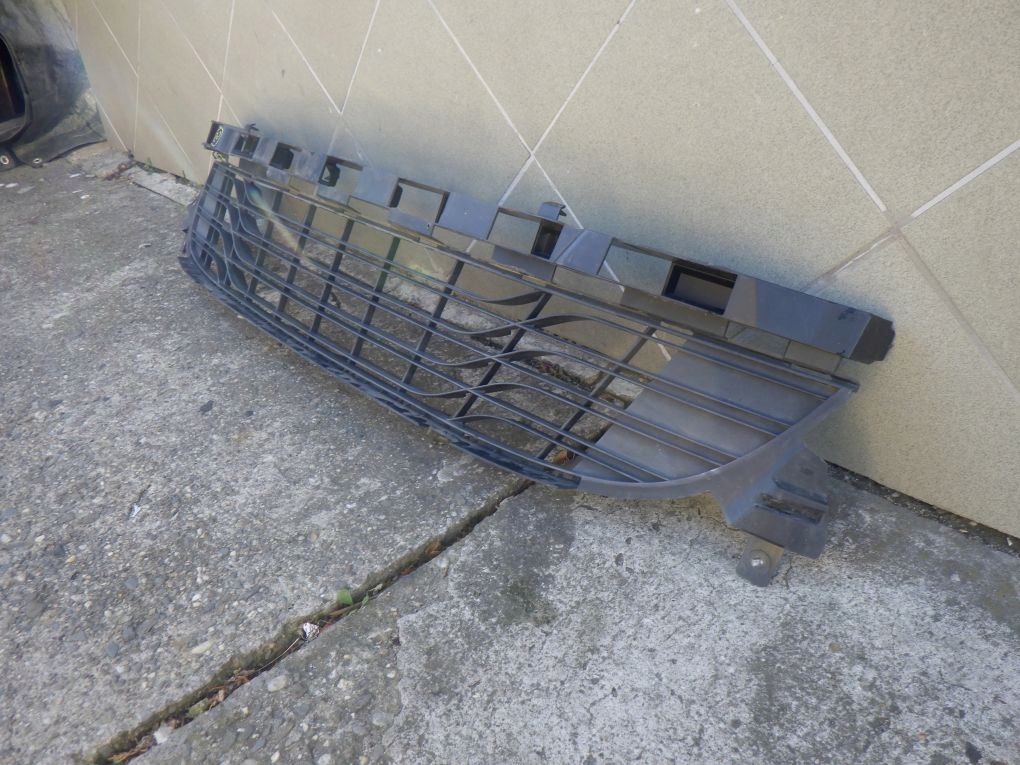 RENAULT MEGANE III 08- grid of a bumper